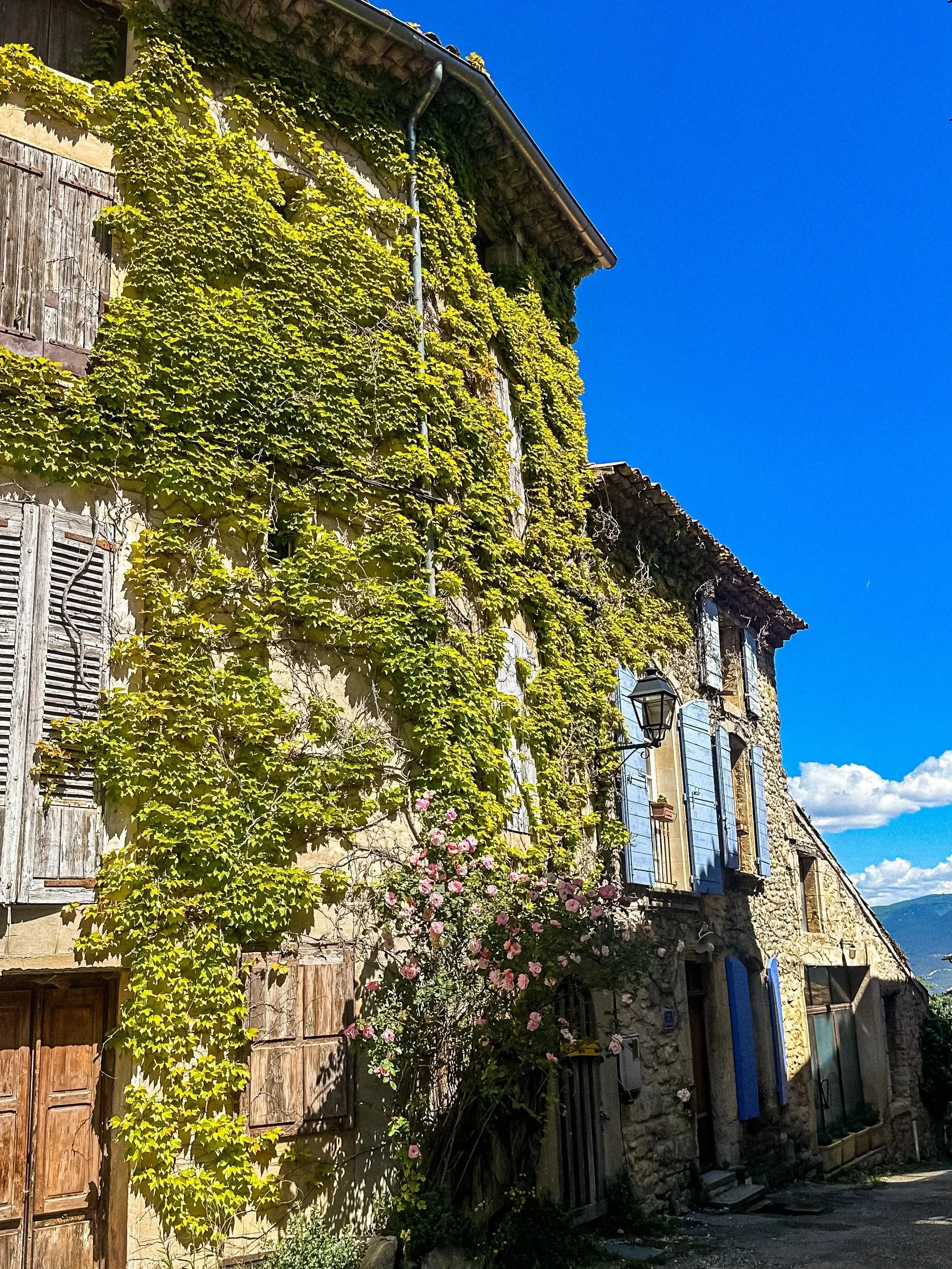 wander-senses-saigon-village-old-houses-france.jpg