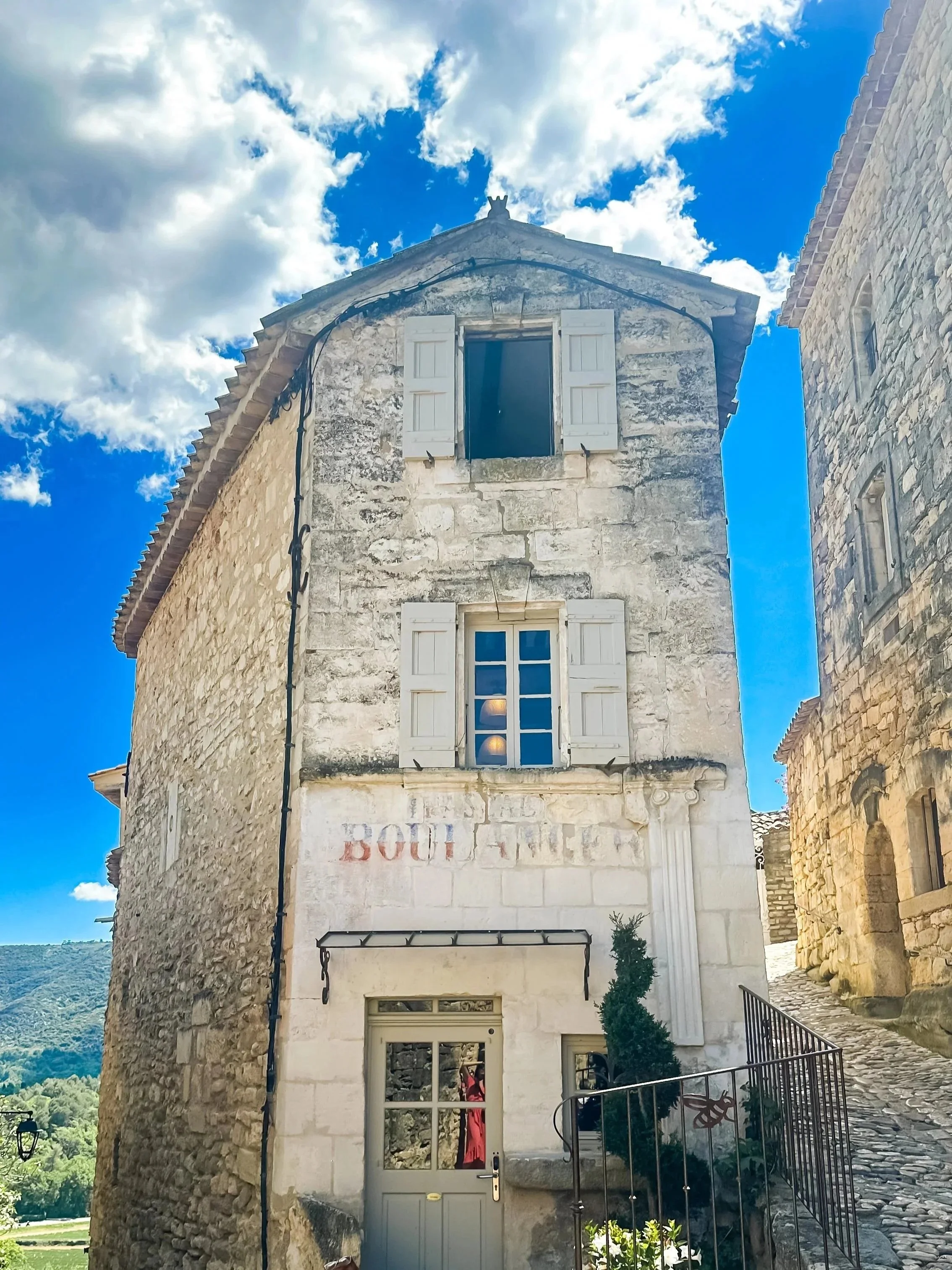 wander-senses-lacoste-village-provence-stone-houses-south-of-france.jpg