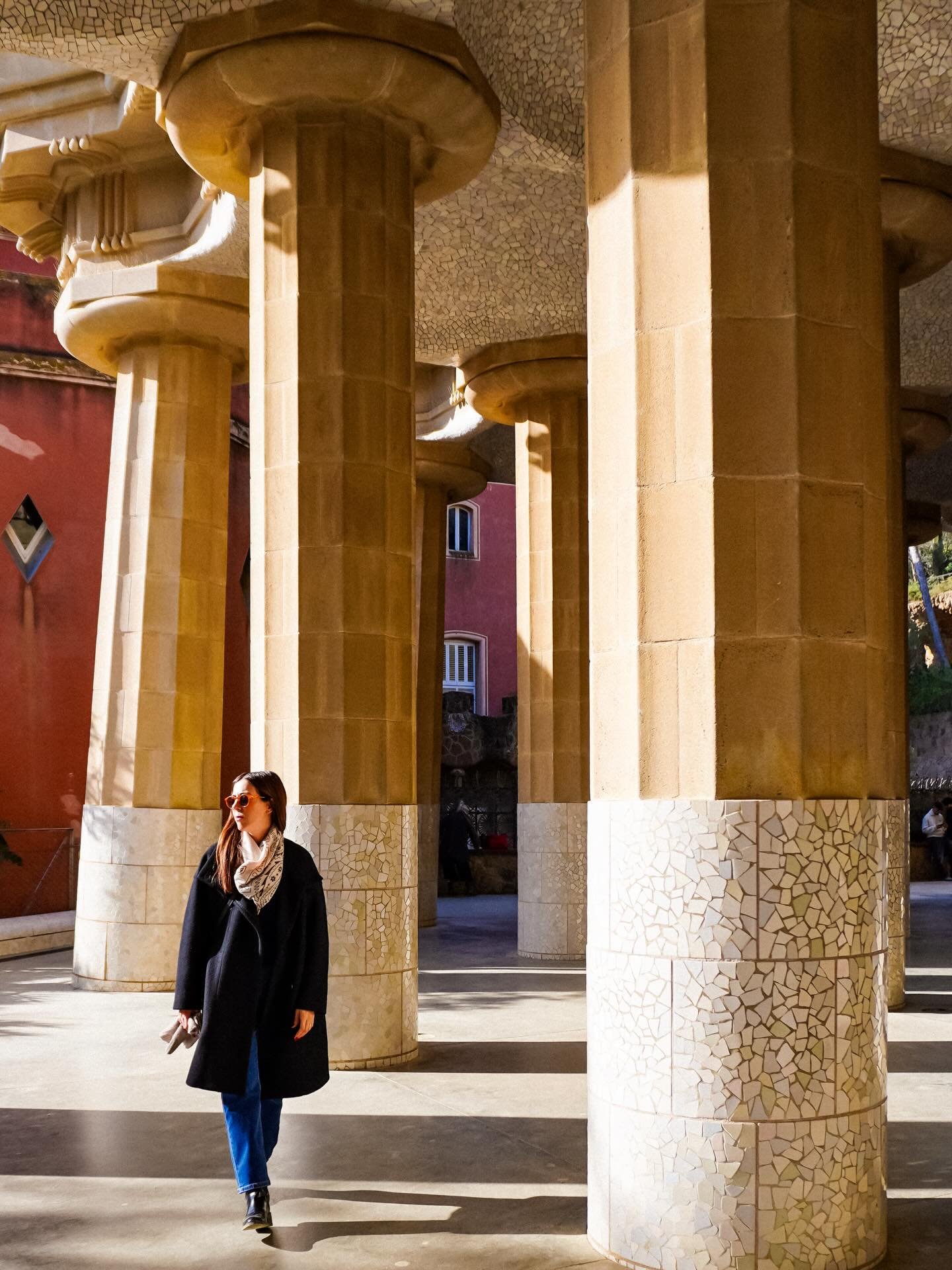 This doesn&rsquo;t look real&hellip; but it is.

Park G&uuml;ell is one of those places you&rsquo;ve seen a hundred times, and still, when you get there, it hits differently. The colors, the shapes, the way everything curves, nothing seems straight o