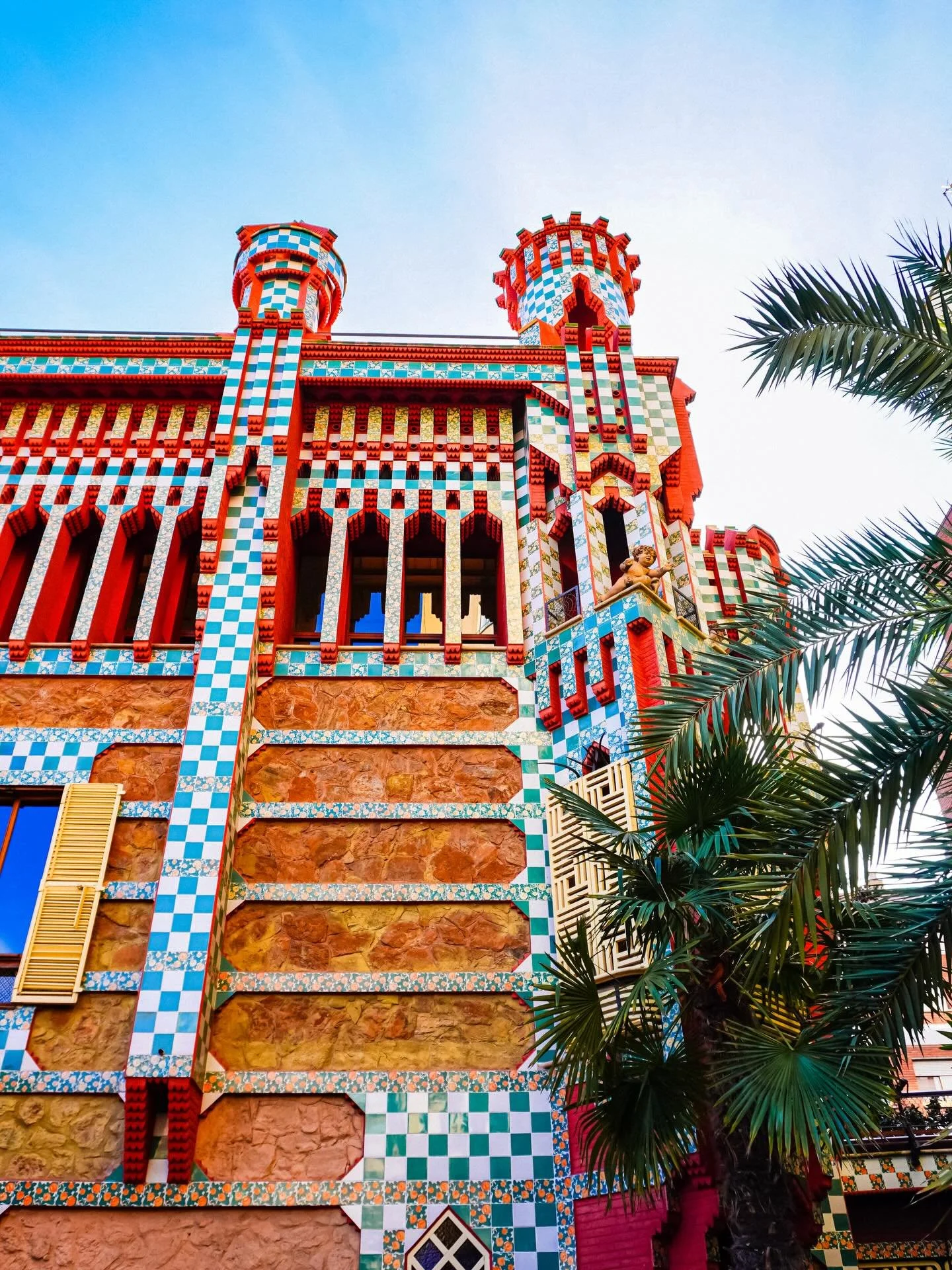 Not many people talk about this place&hellip; and that&rsquo;s exactly why it&rsquo;s worth visiting.

Casa Vicens was one of Antoni Gaud&iacute;&rsquo;s very first houses, built between 1883 and 1885. You can feel it immediately. It&rsquo;s differen