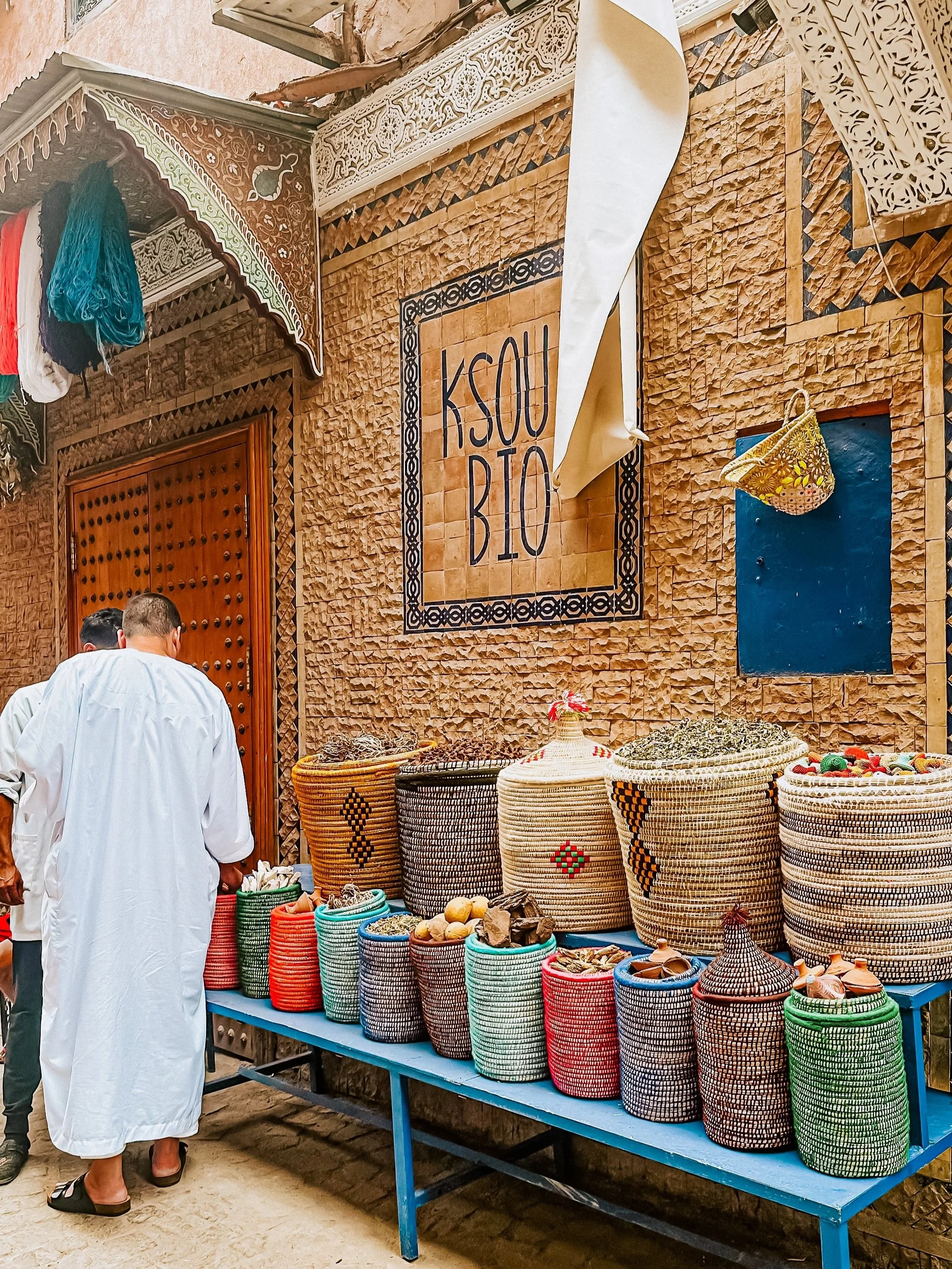 wander-senses-marrakech-souk-stores-spices.jpg