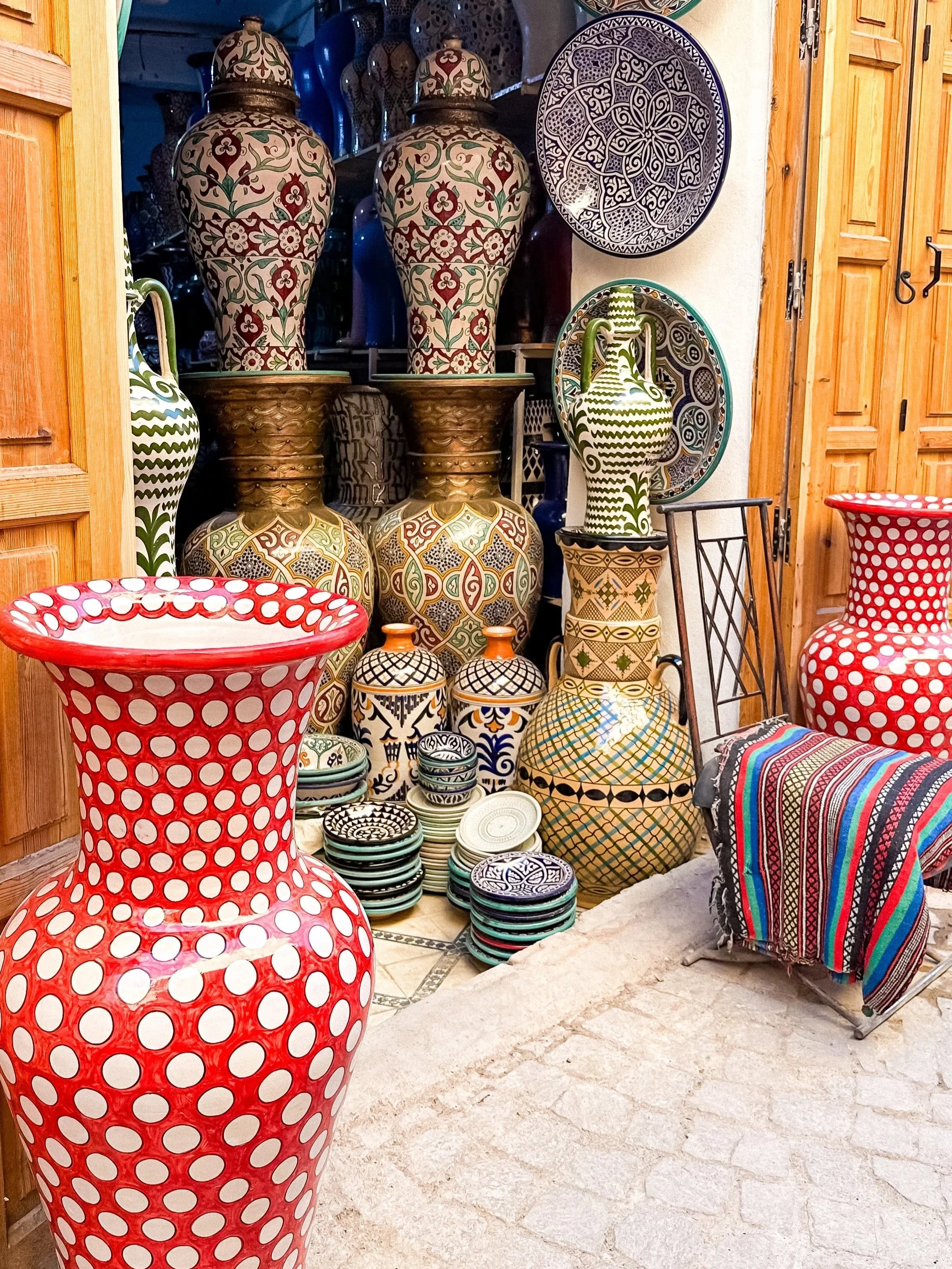 wander-senses-marrakech-souk-ceramic-vases-store.jpg