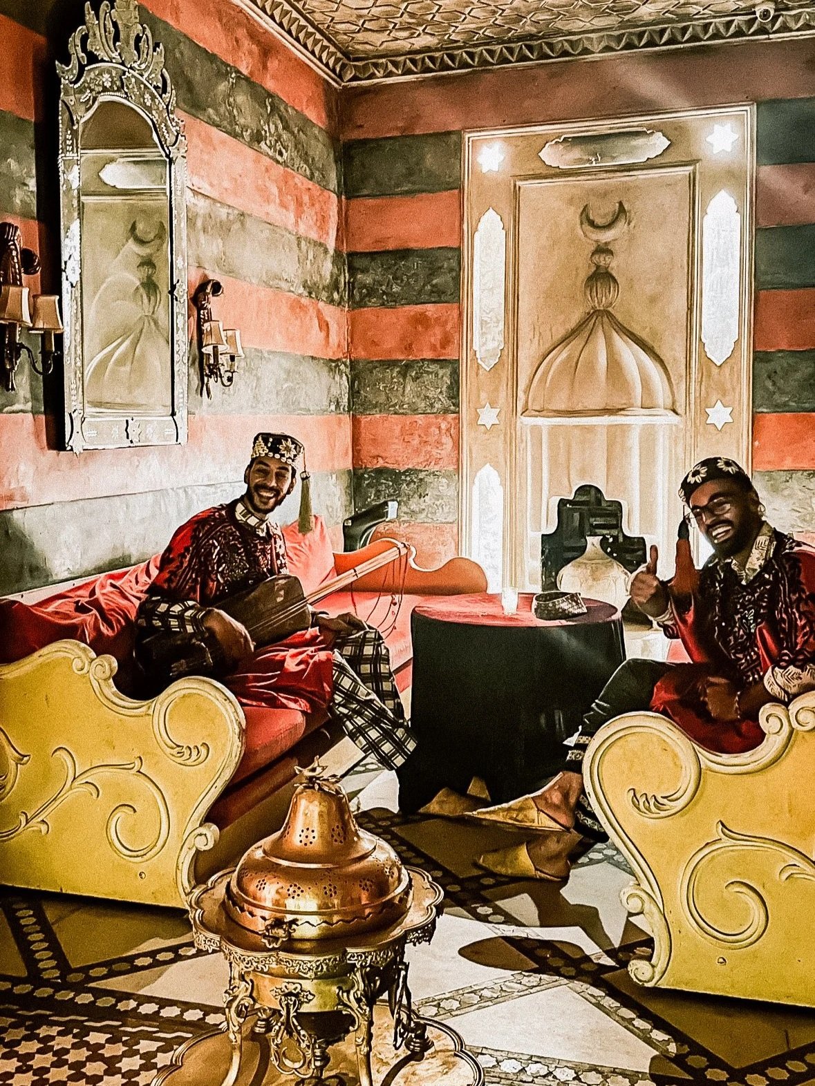 wander-senses-marrakech-two-men-playing-music-in-restaurant.jpg