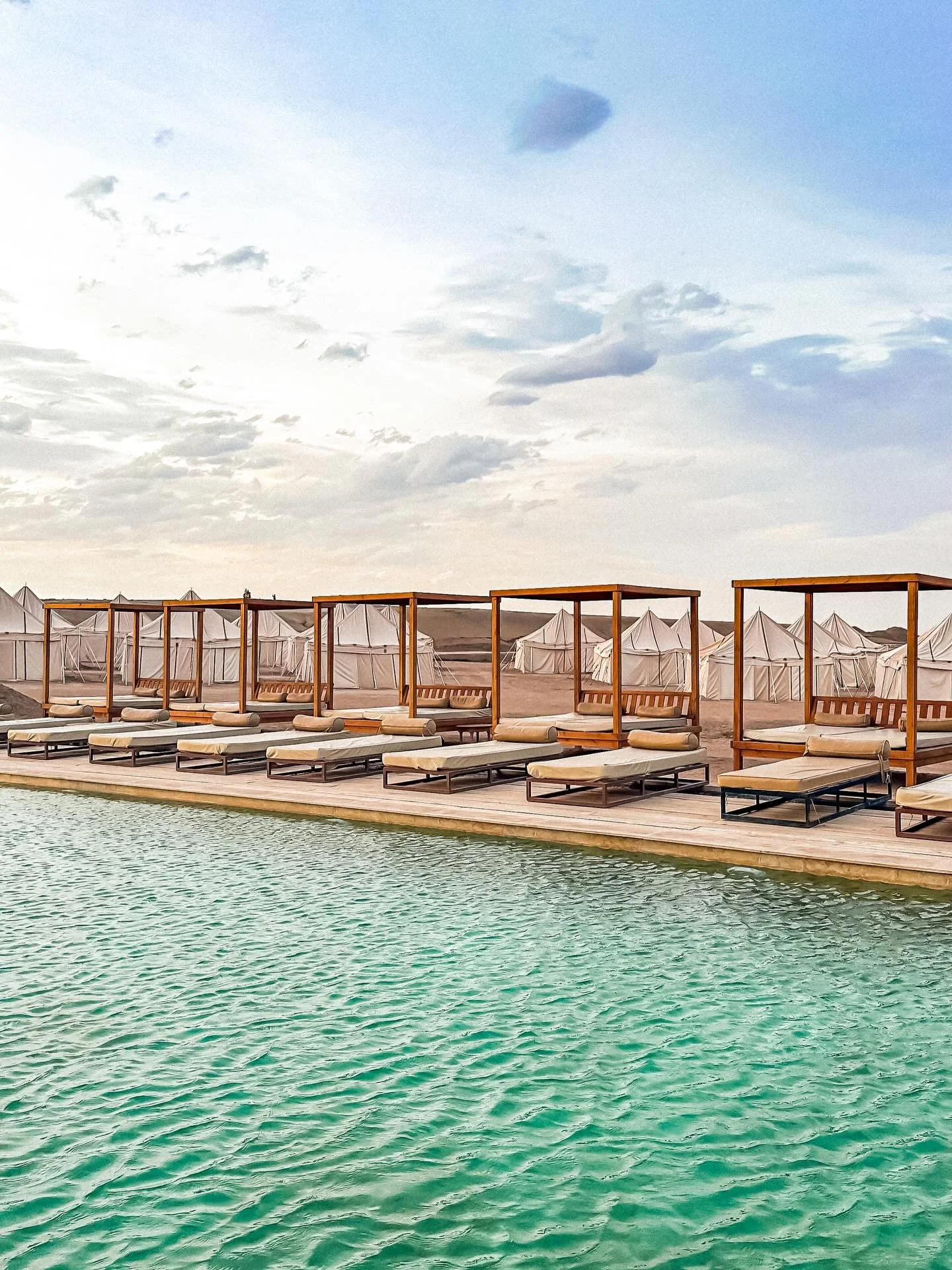 Stepping out of Marrakech for a few hours can completely change your experience of the city.

Just about 45 minutes away by car, the Agafay Desert opens into rocky landscapes and soft tones, a complete contrast to the city.

At Les Terrasses d&rsquo;
