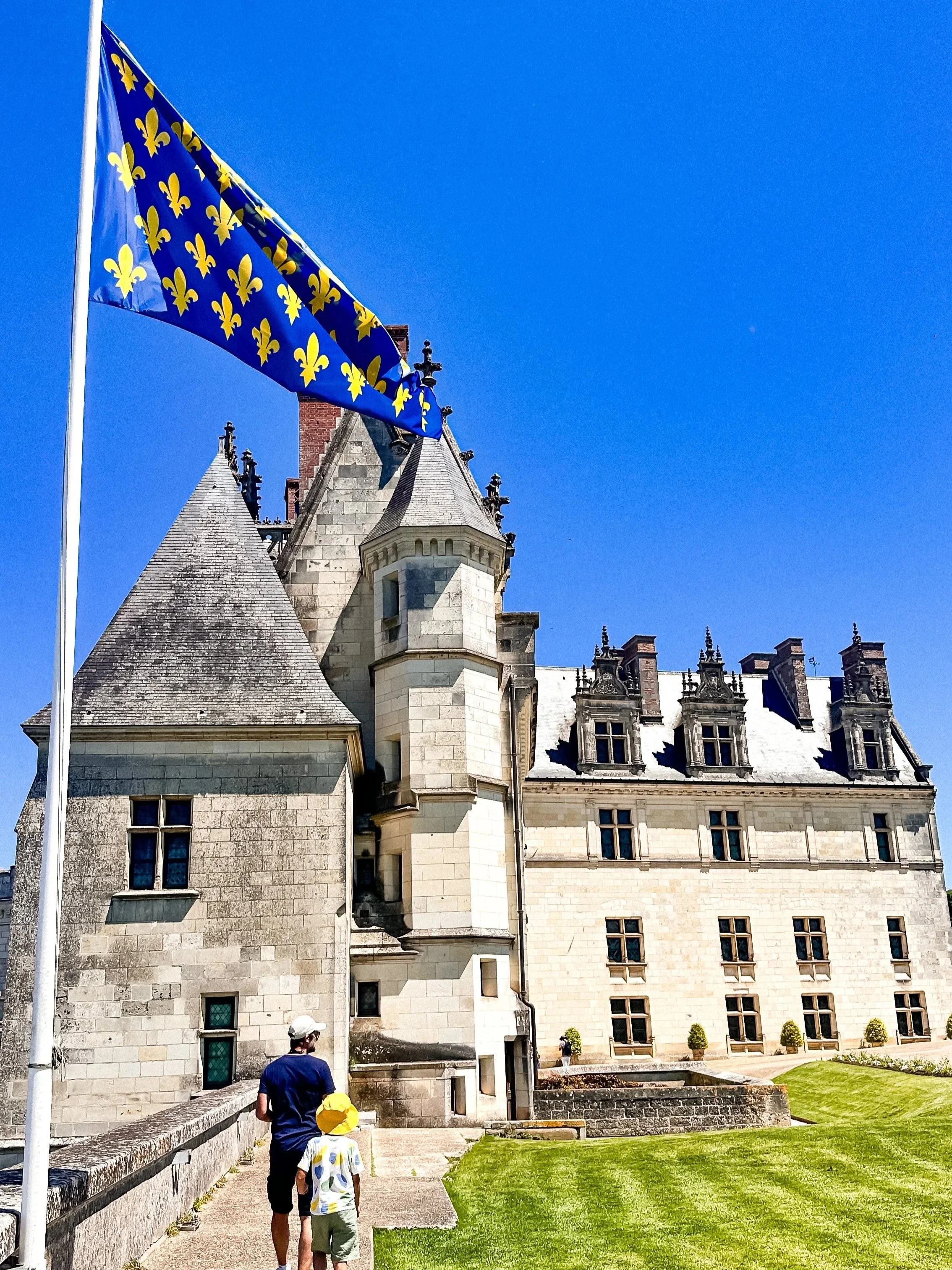 wander-senses-chateau-amboise-france.jpg