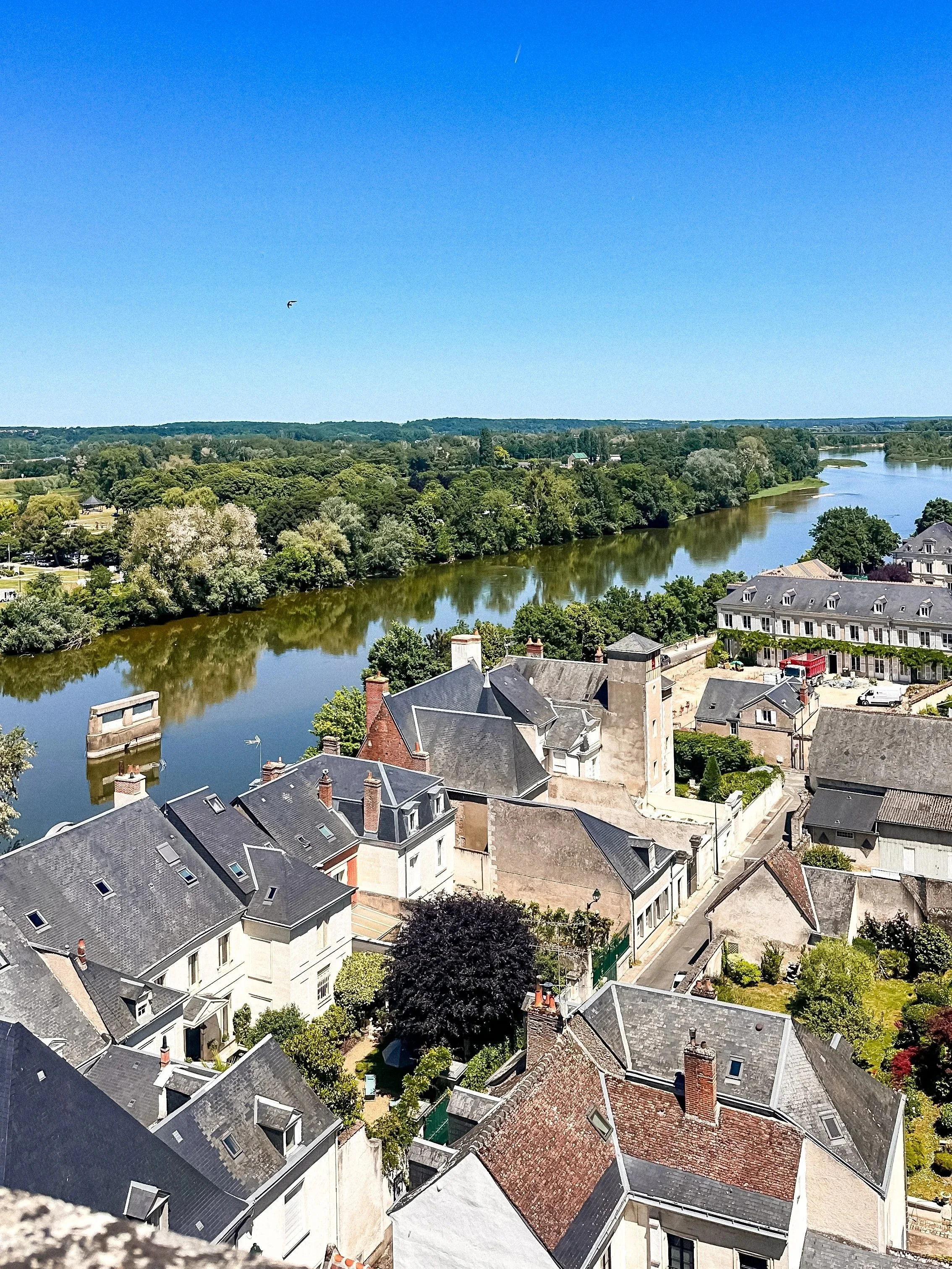 wander-senses-chateau-amboise-view-over-the-loire-river.jpg