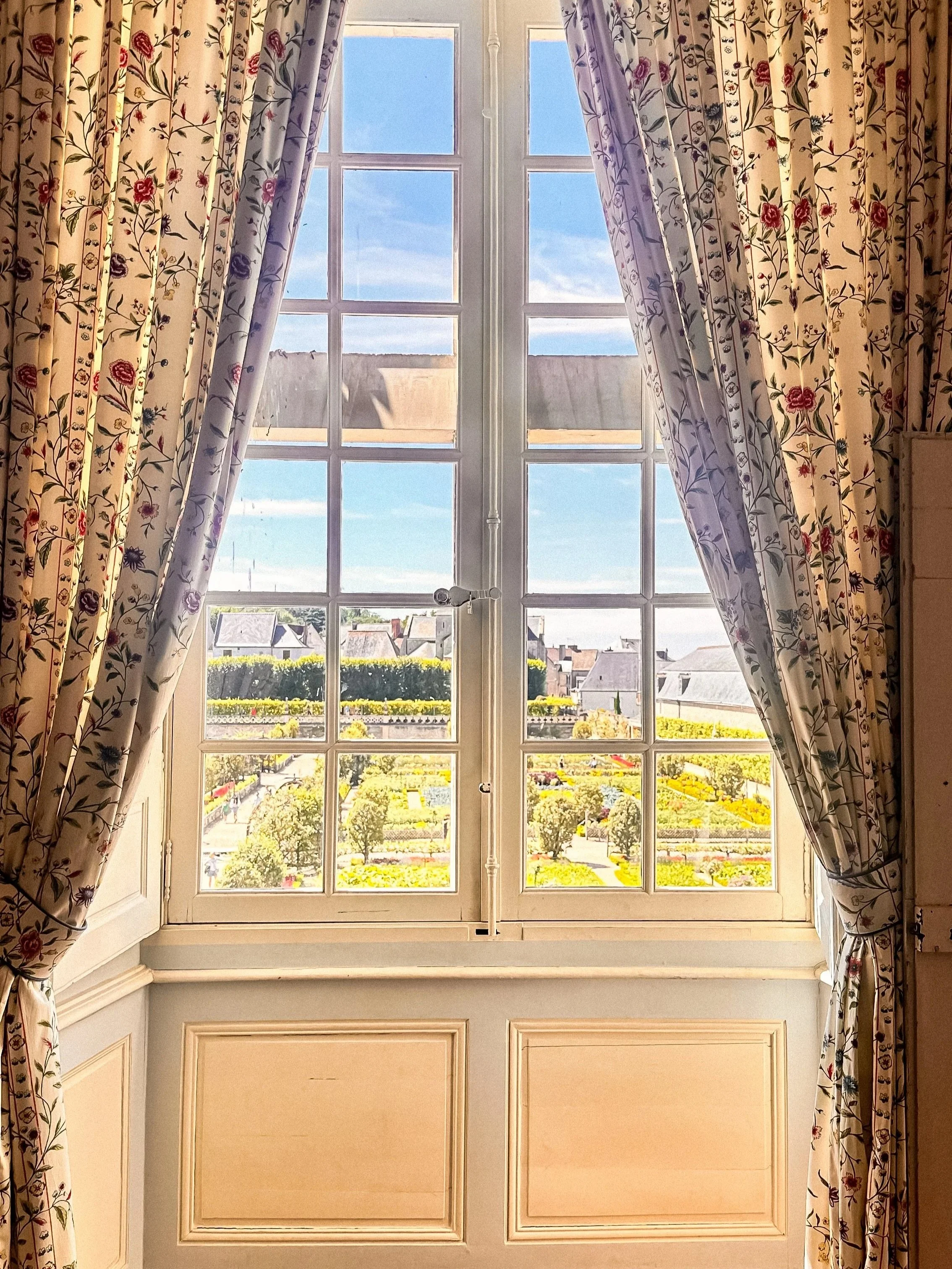 wander-senses-interiors-of-chateau-de-villandry-france.jpg