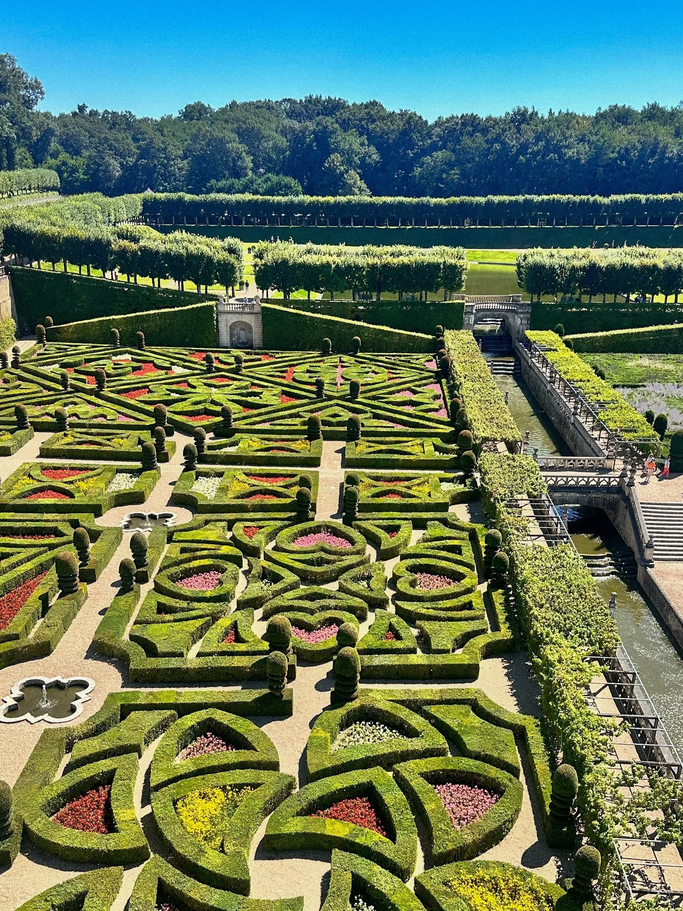 wander-senses-gardens-of-chateau-de-villandry-france.jpg