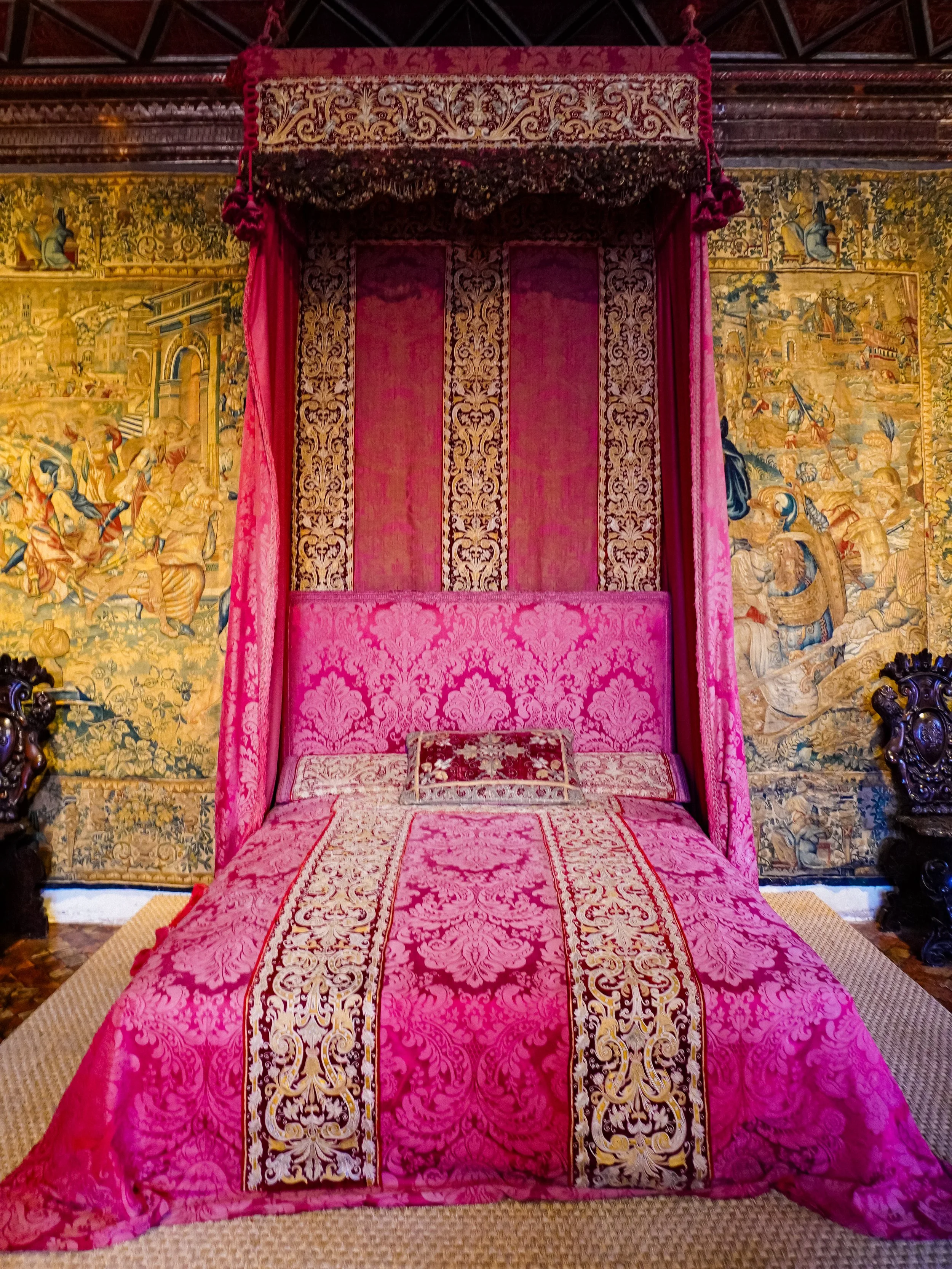 wander-senses-chateau-chenonceau-interiors-france.png