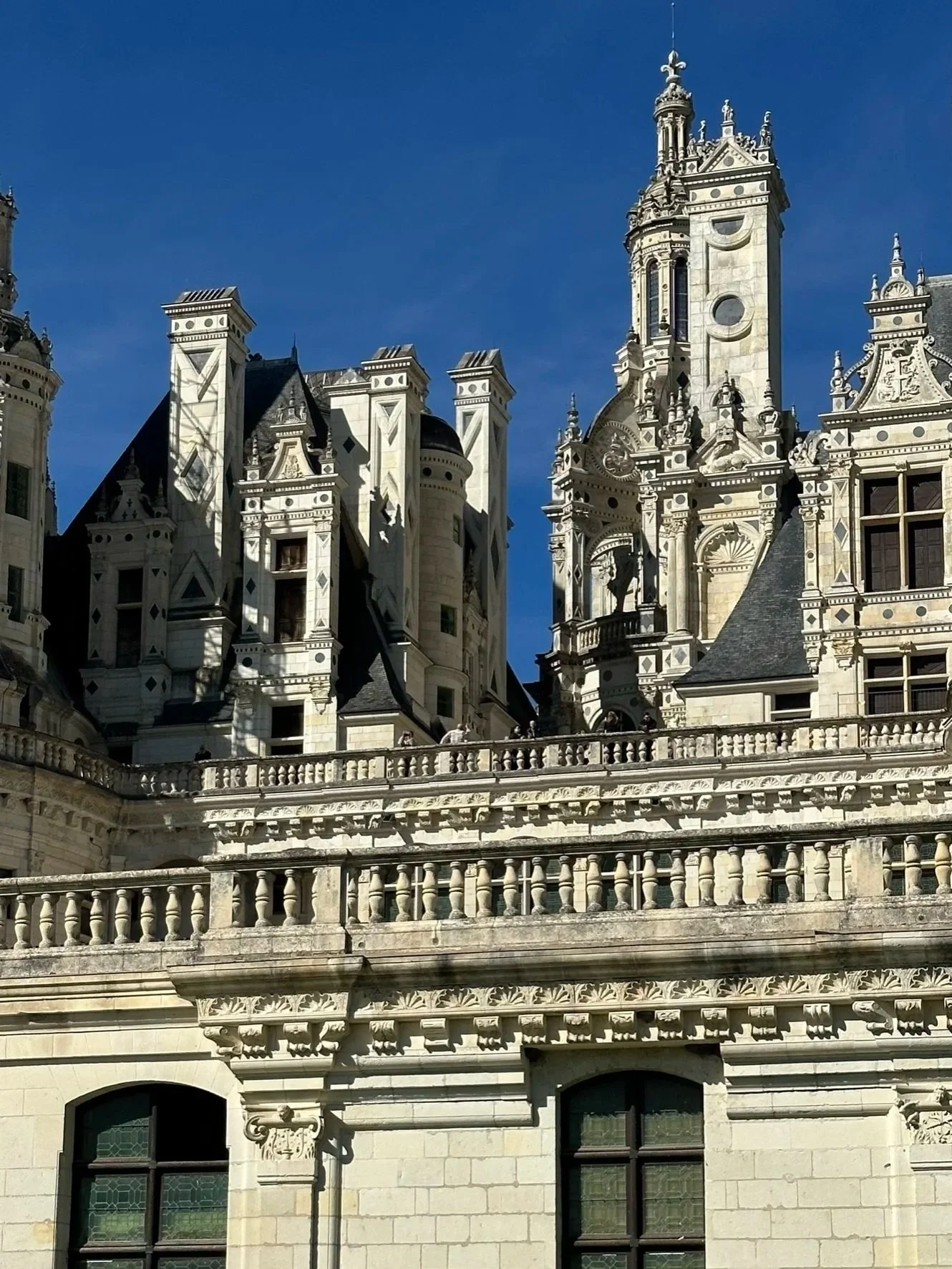 wander-senses-chateau-de-chambord-archictecture-details.jpg