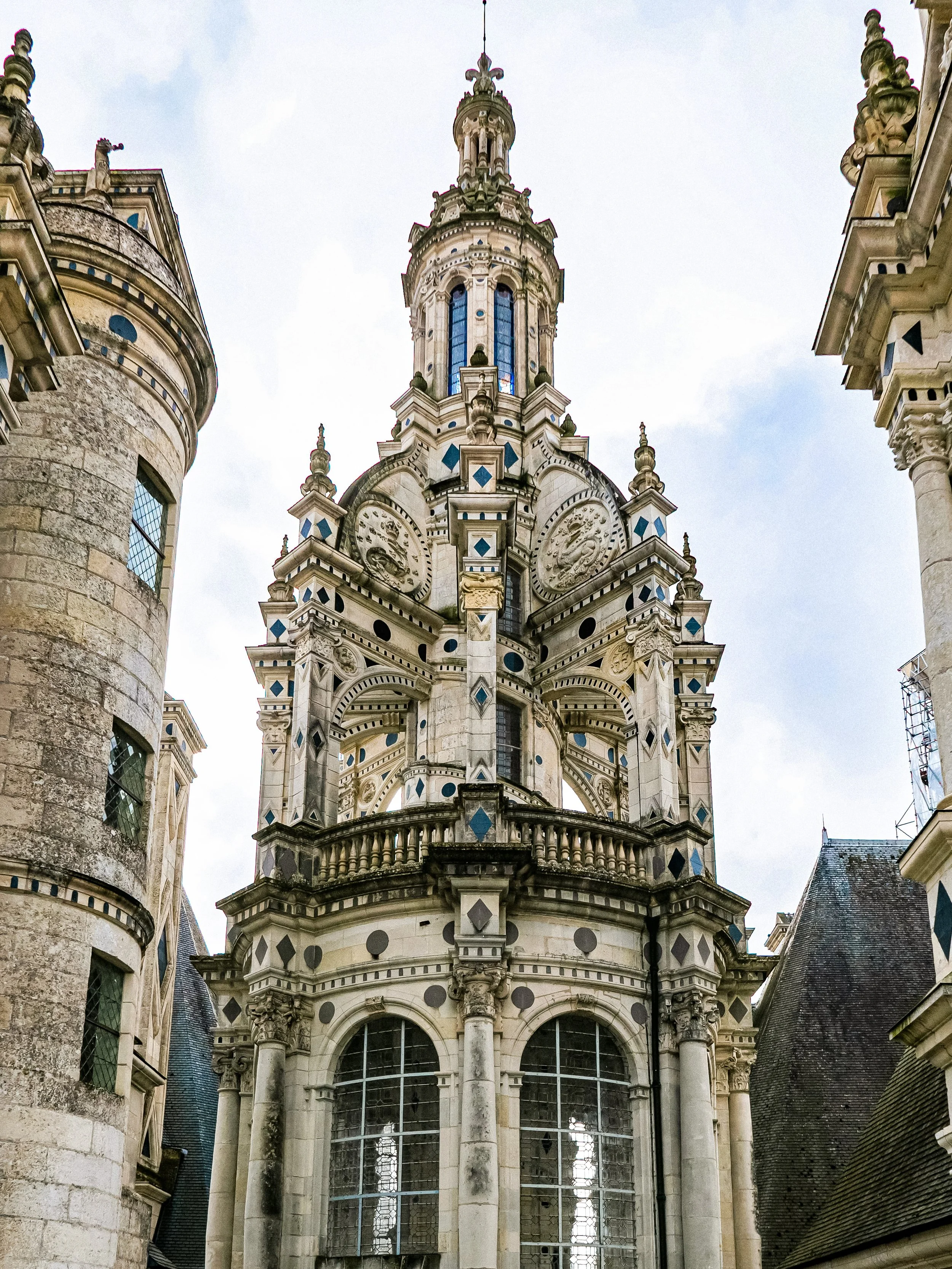 wander-senses-chateau-de-chambord-towers-france.jpeg