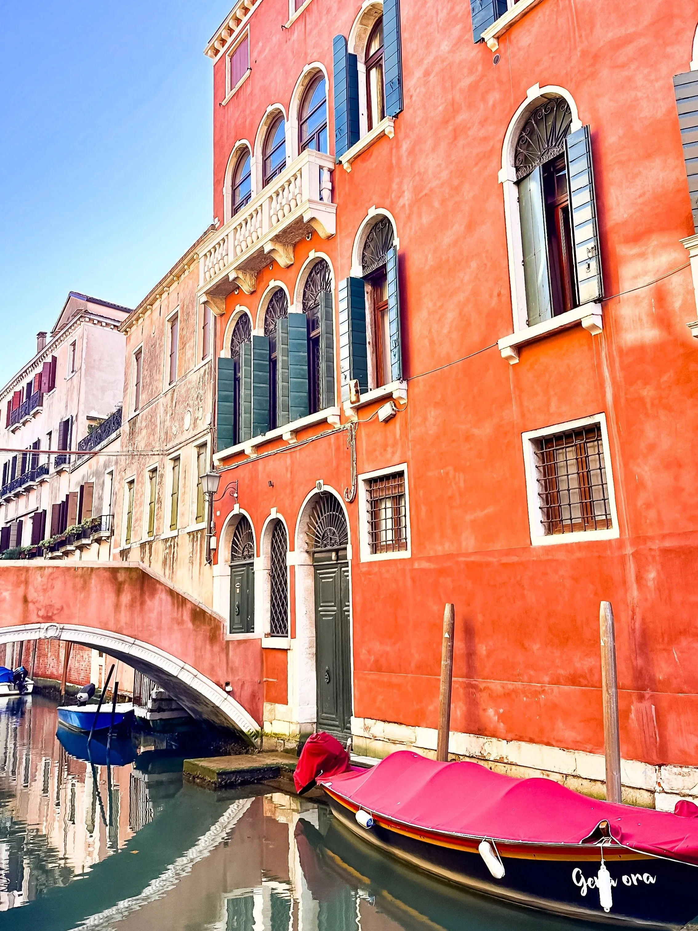 wander-senses-venice-campo-santi-venetian-buildings.jpg