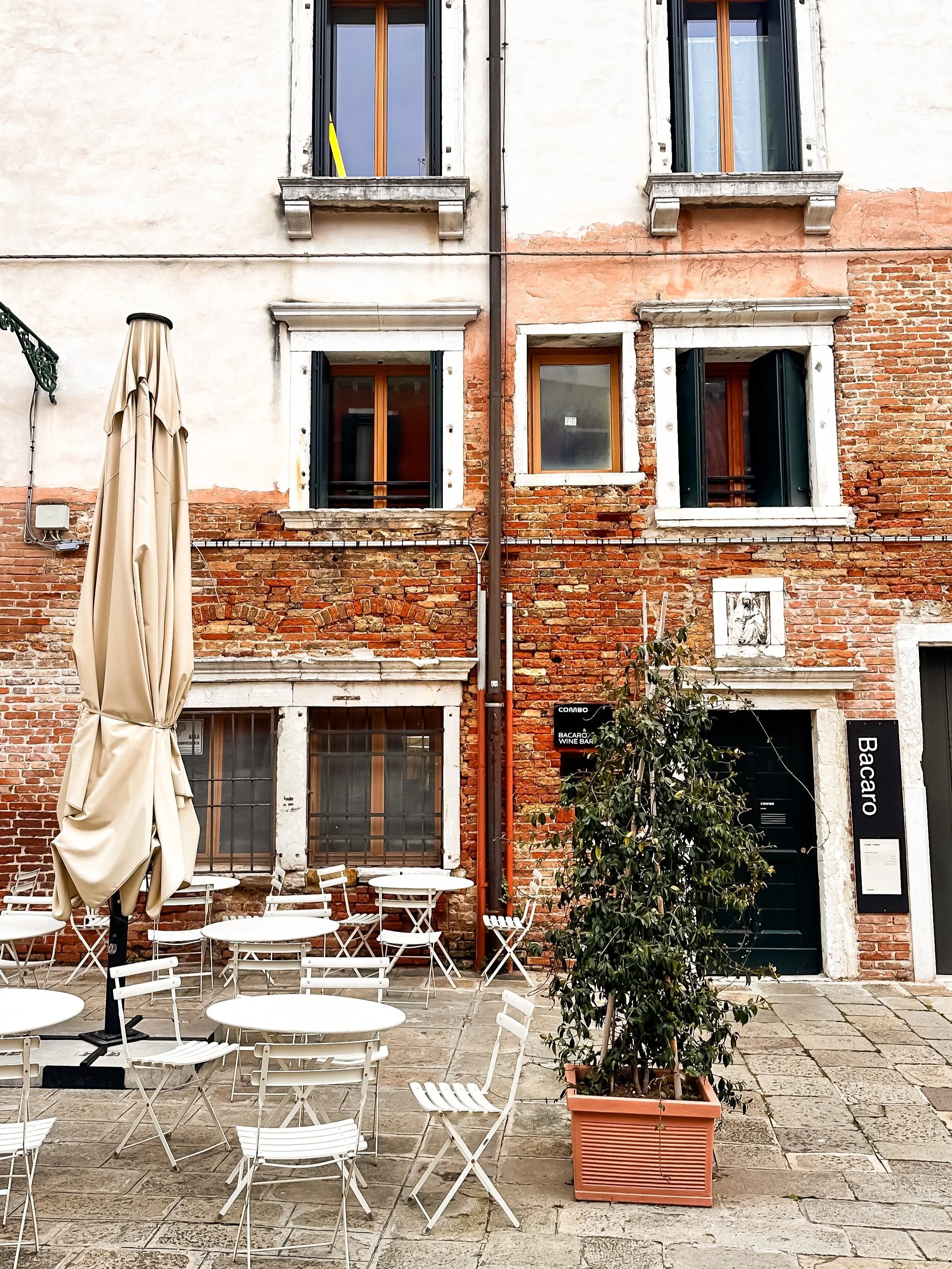 wander-senses-dorsodouro-buildings-brick-and-stone.jpg