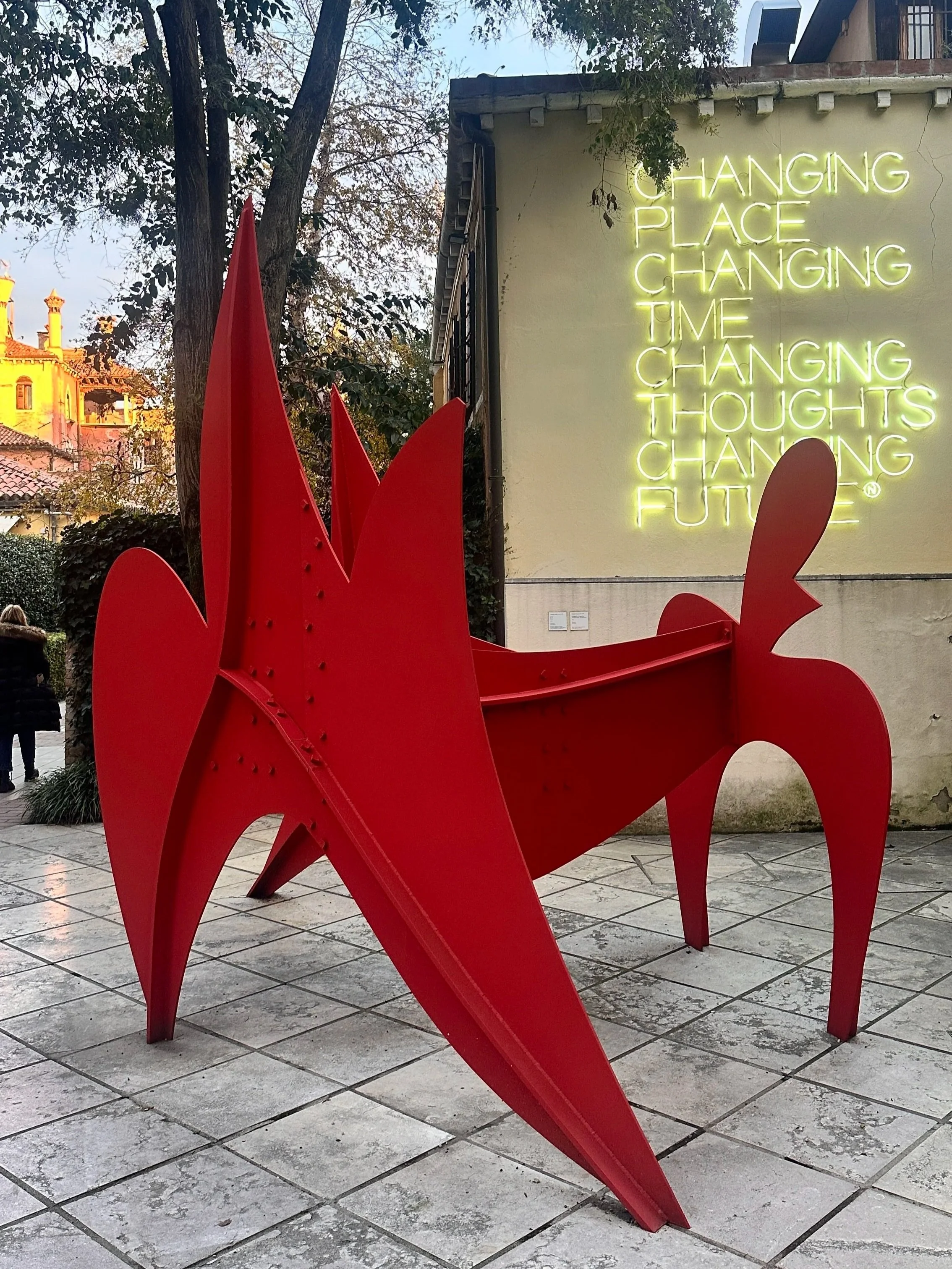 Peggy Guggenheim Collection, Calder sculpture