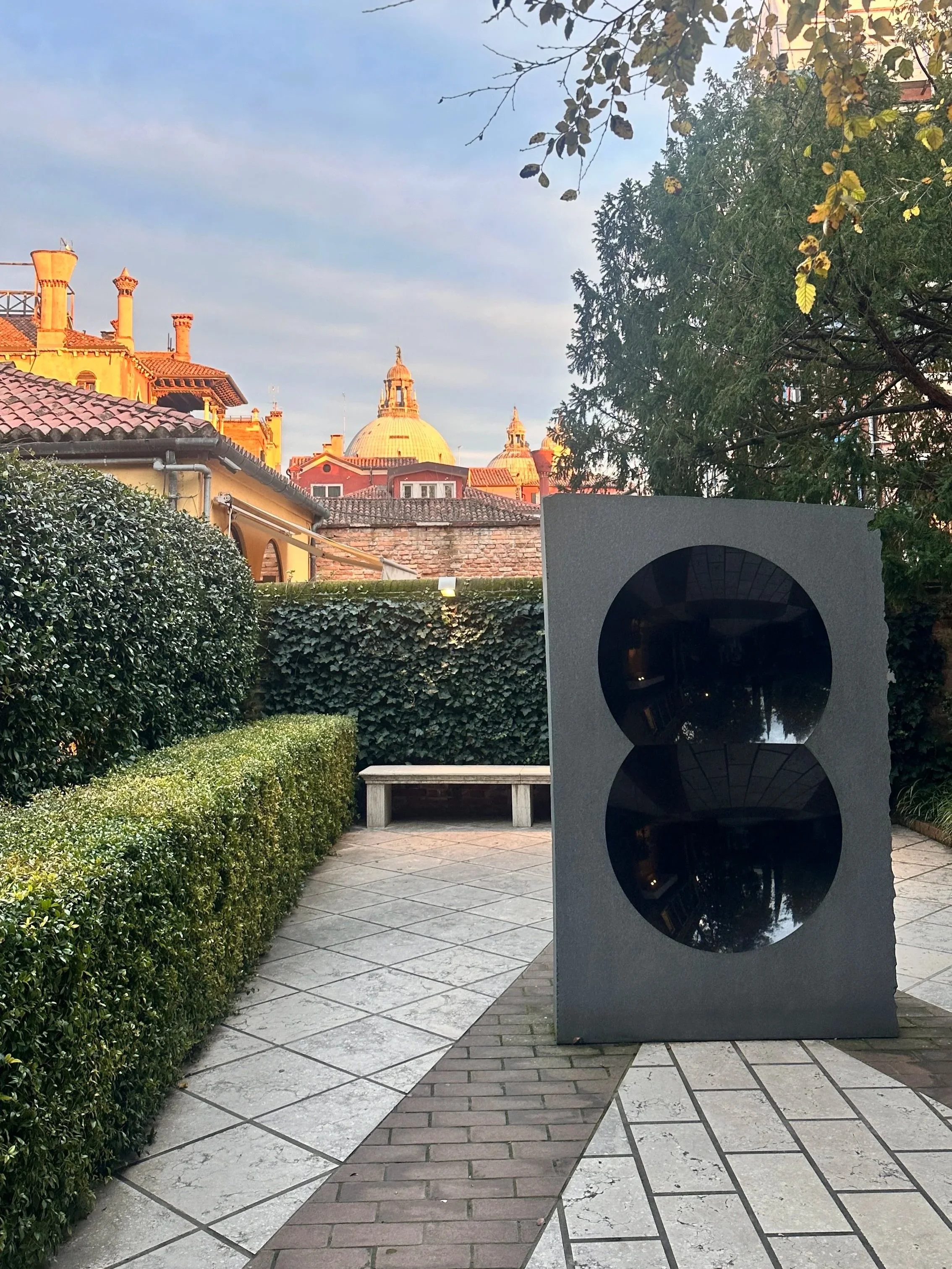 Peggy Guggenheim Collection - Anish Kapoor sculpture