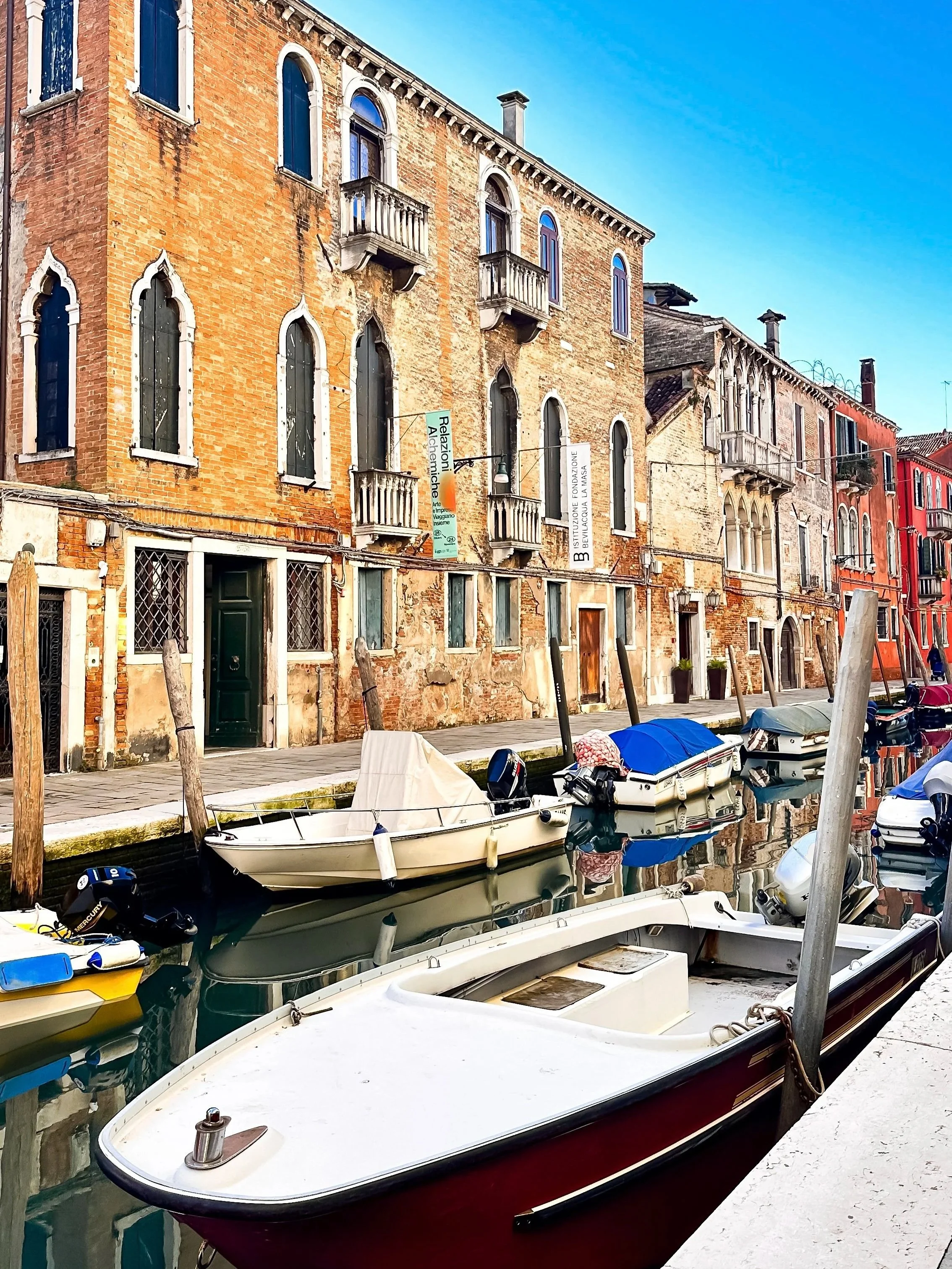 wander-senses-venice-dorsodouro-colorful-buildings-italy.jpg