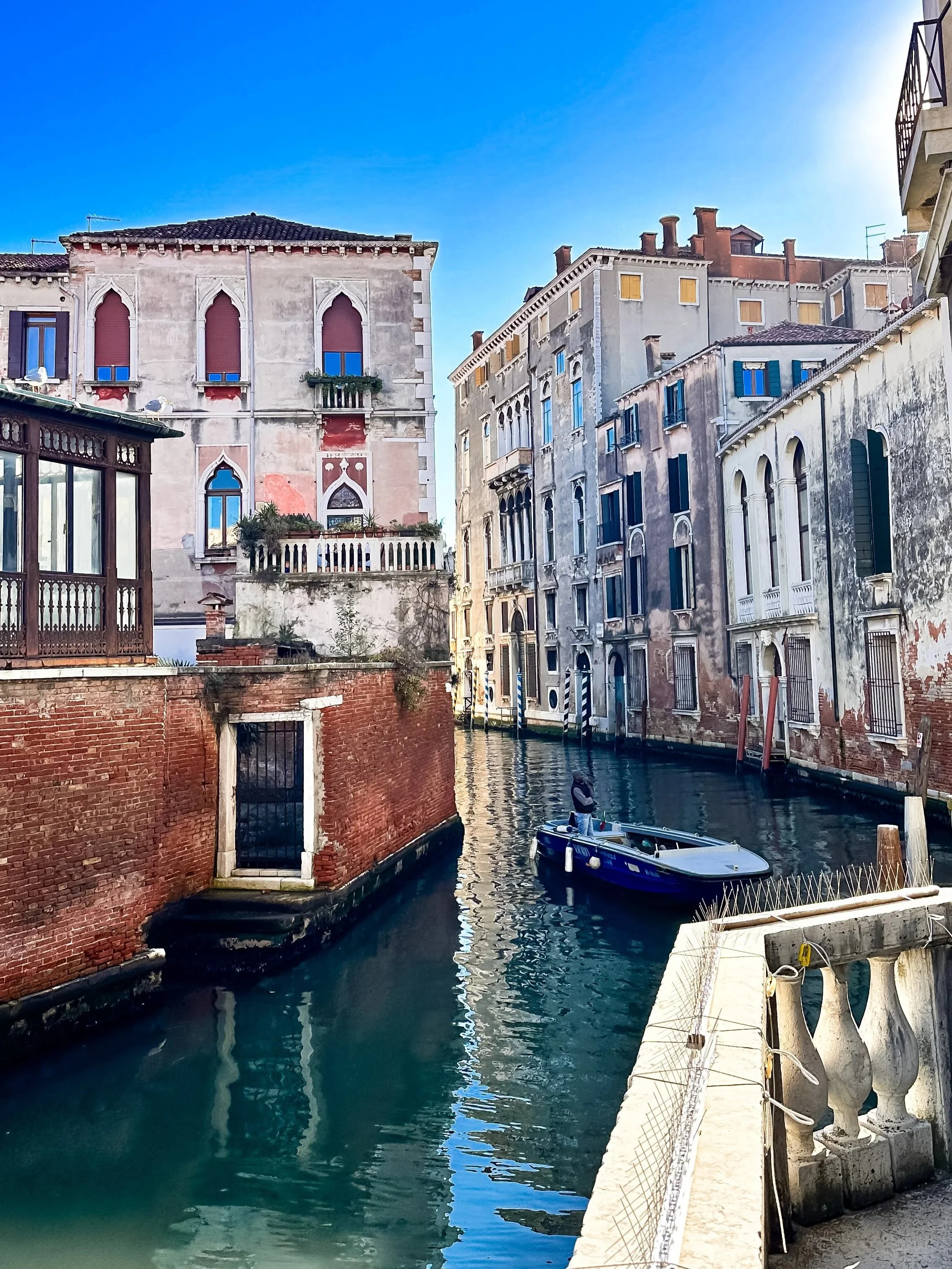 wander-senses-venice-small-canals-dorsodouro.jpg