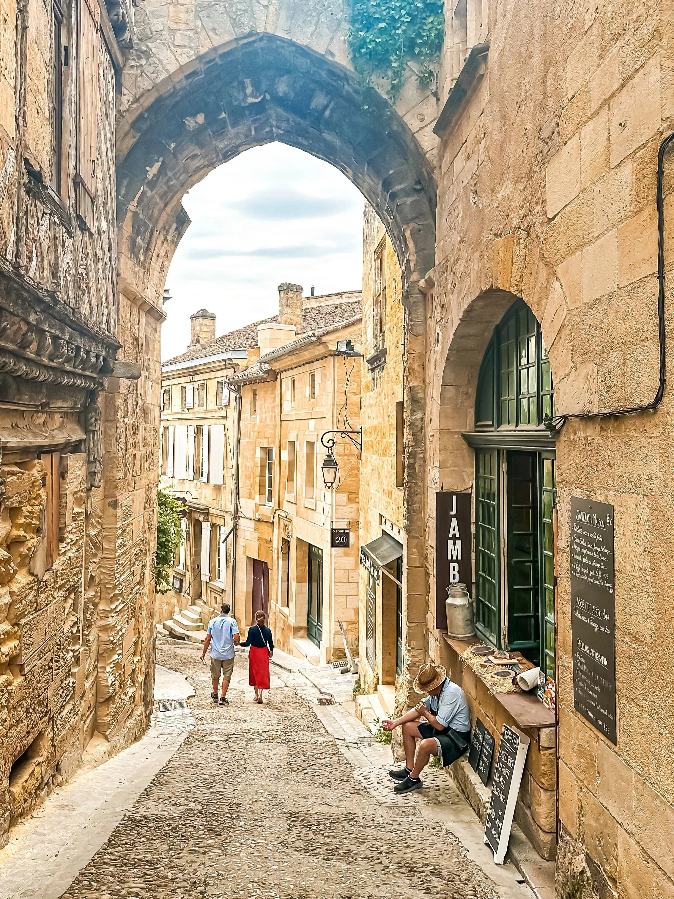 wander-senses-saint-emilion-historic-city-stone-houses-center-france.jpg
