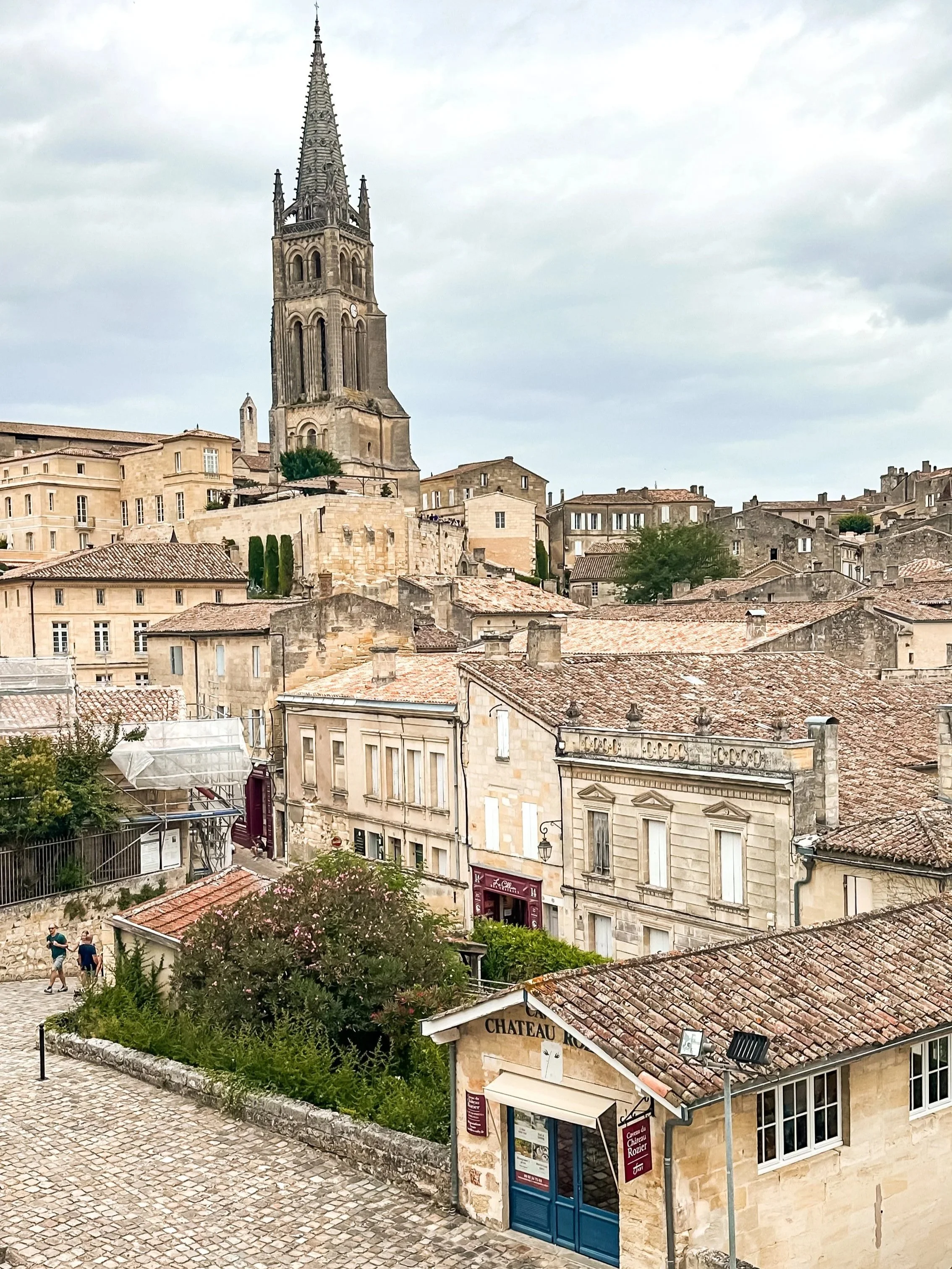 wander-senses-saint-emilion-historic-stone-france.jpg
