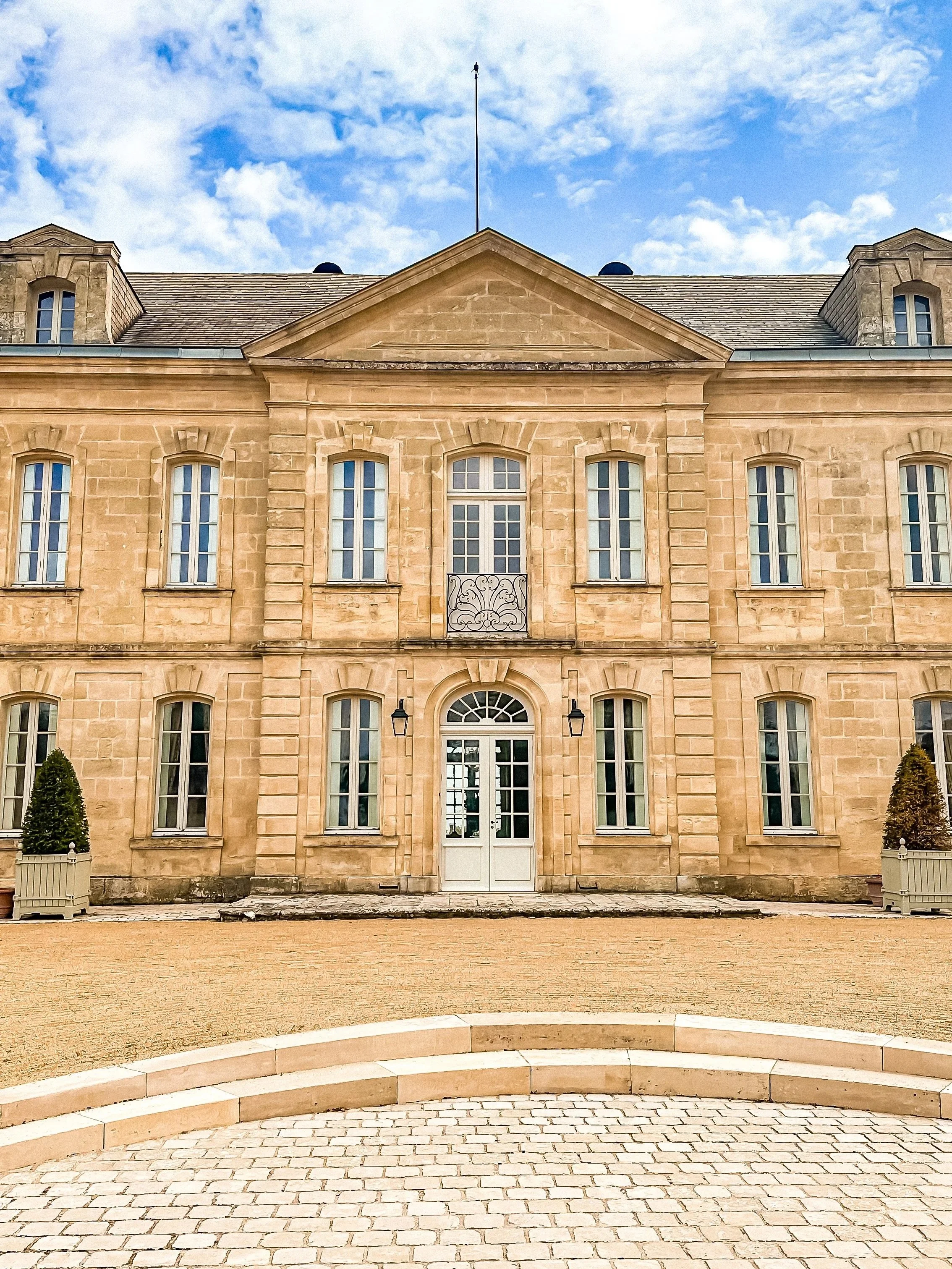 wander-senses-saint-emilion-chateau-soutard-elegant-historic-house.jpg