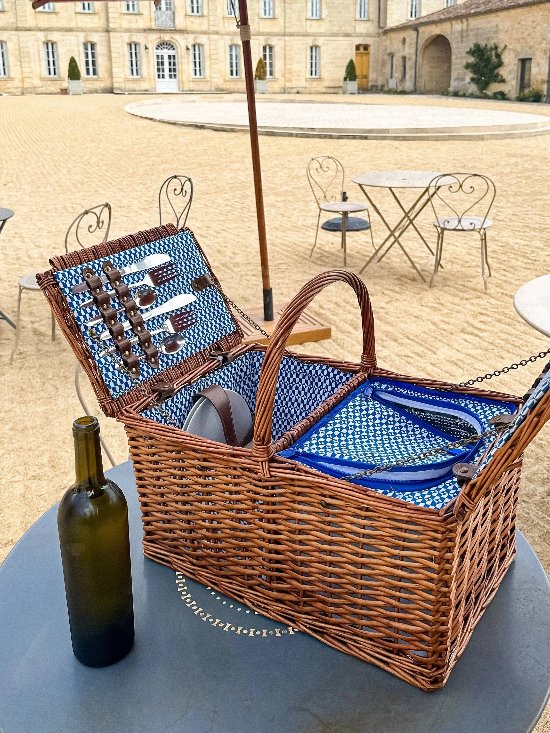 wander-senses-saint-emilion-chateau-soutard-picnic-france.jpg