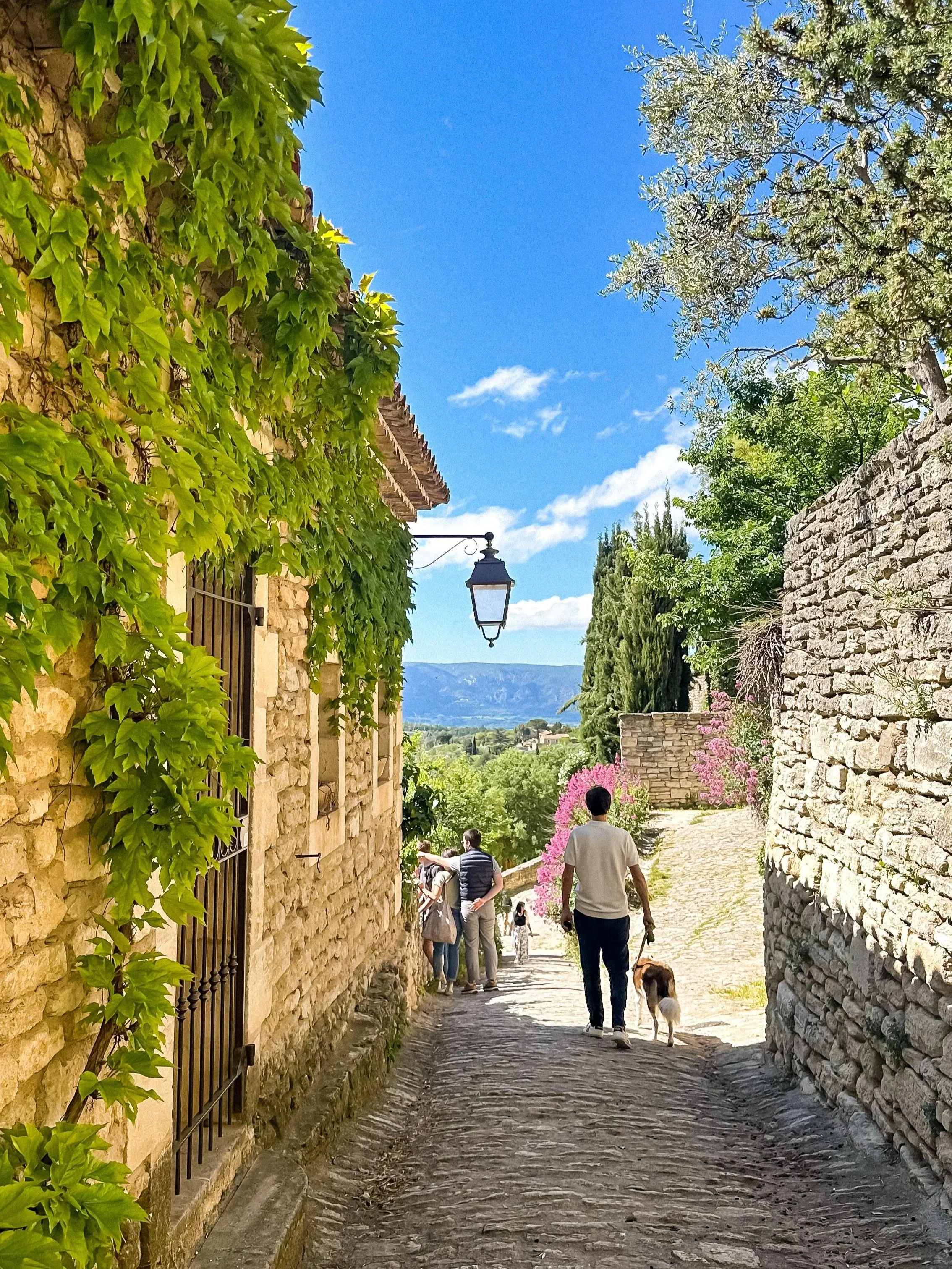 wander-senses-provence-gordes-stone-alleys.jpg