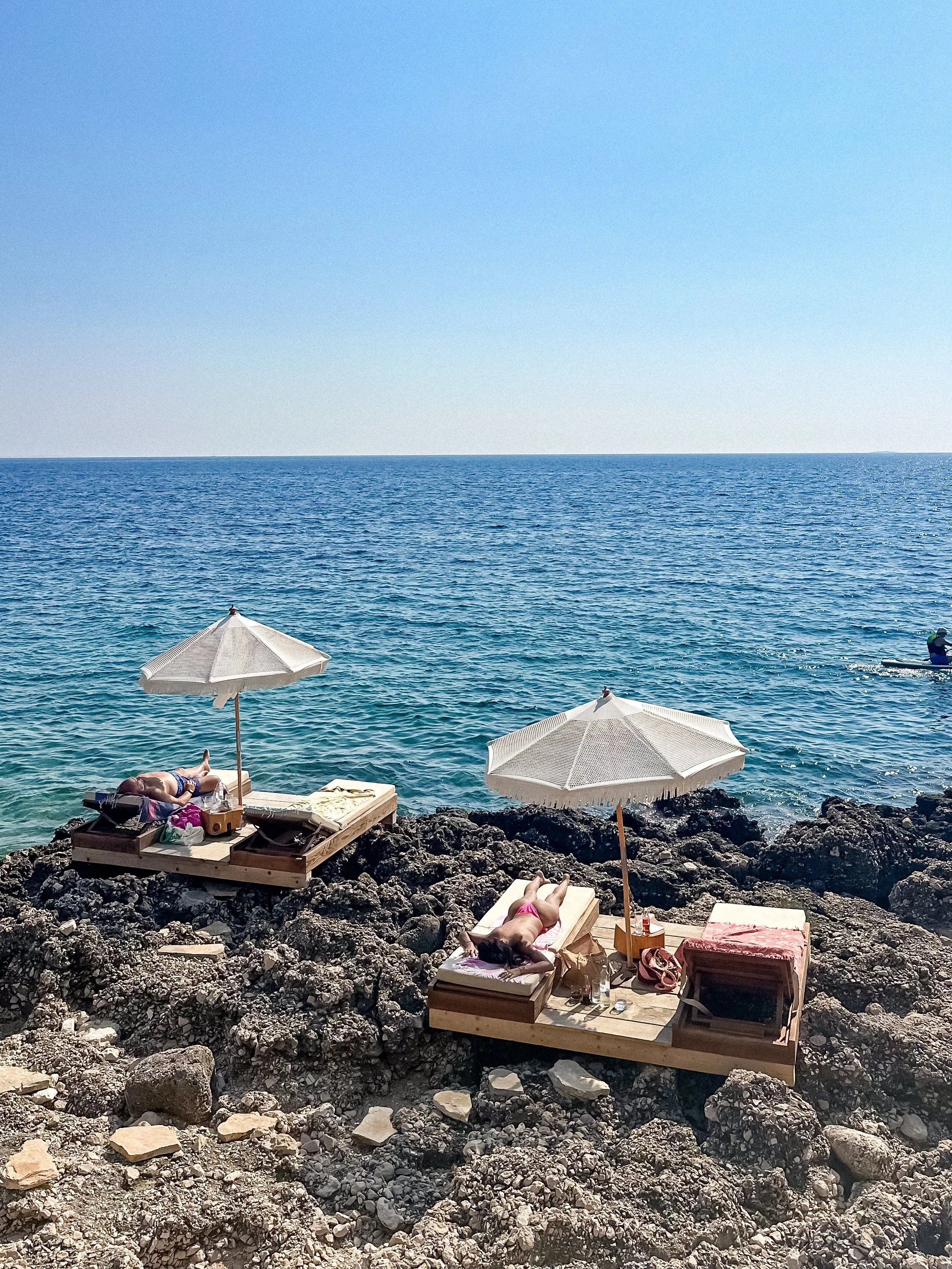 wander-senses-ivan-dolac-beach-bar-sea-view-sun-beds.jpg