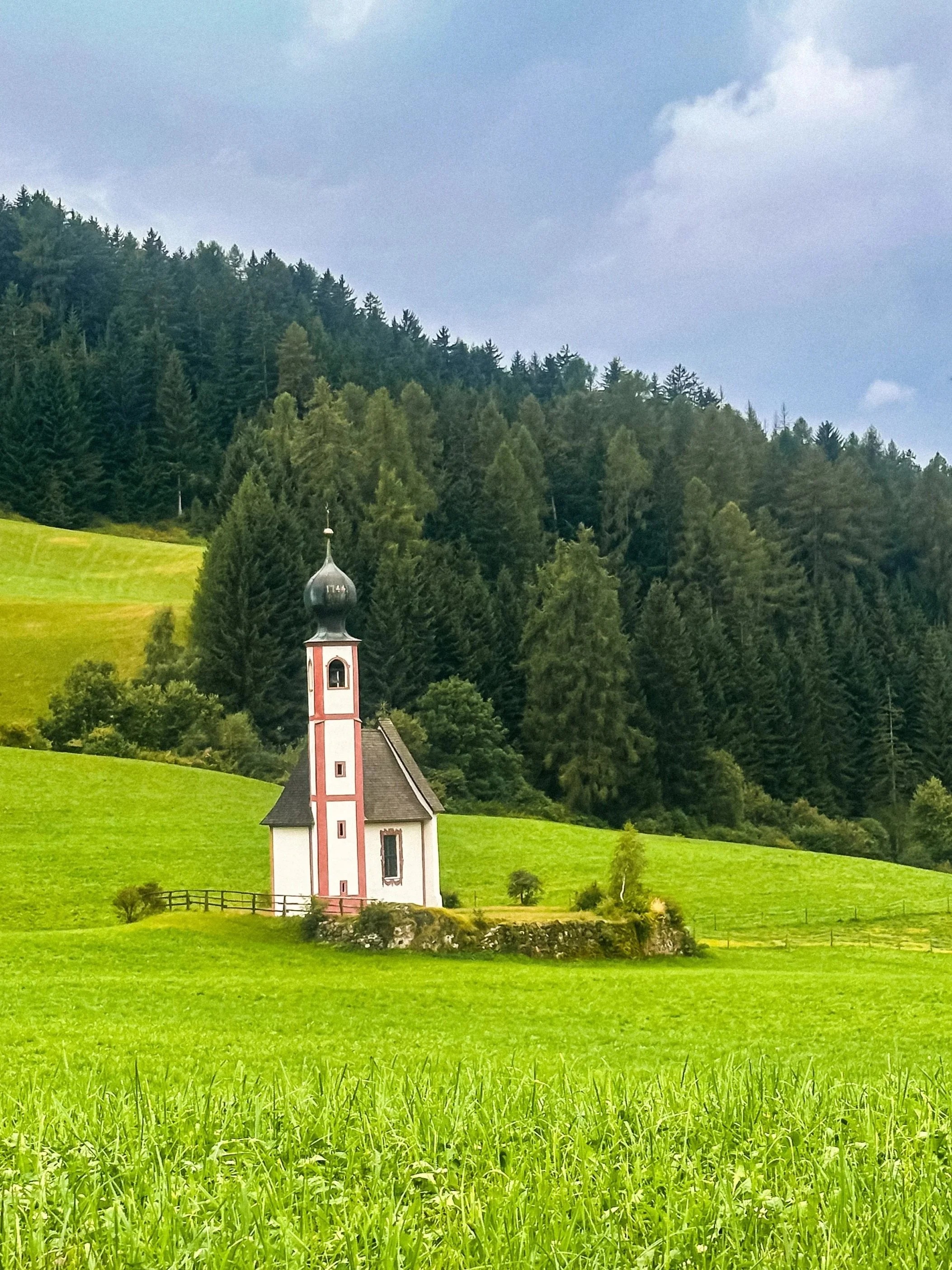 wander-senses-val-di-funes-church-dolomites-italy.jpg