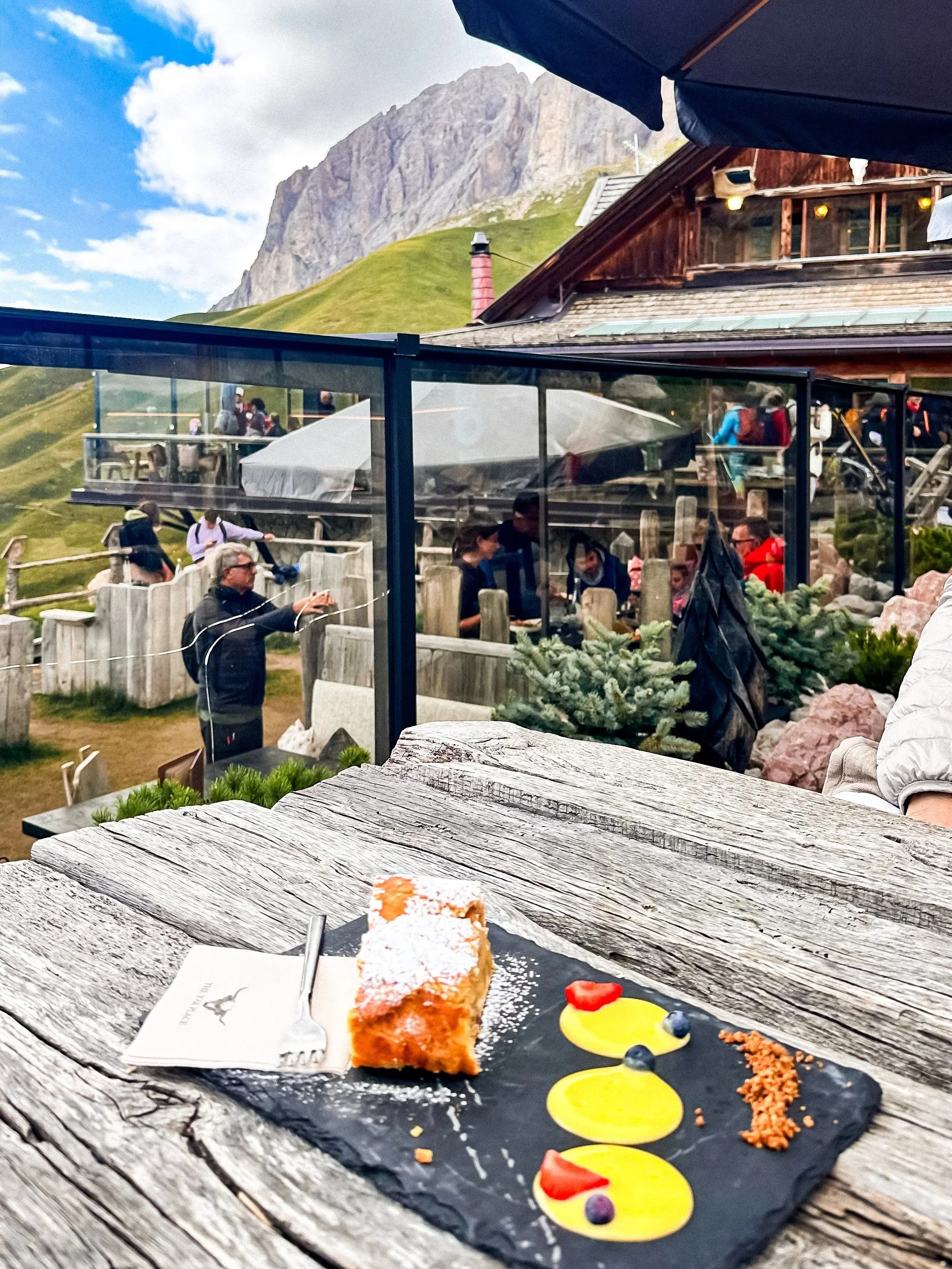 wander-senses-Sassolungo-rifugio-Friedrich-august-dolomites-italy.jpg