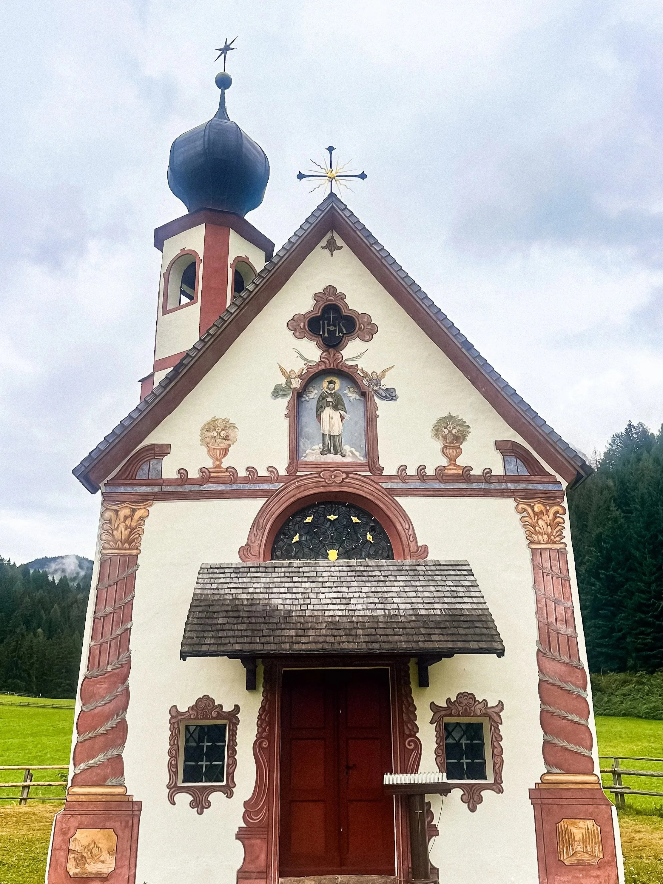 wander-senses-val-di-funes-church-dolomites-italy.jpg