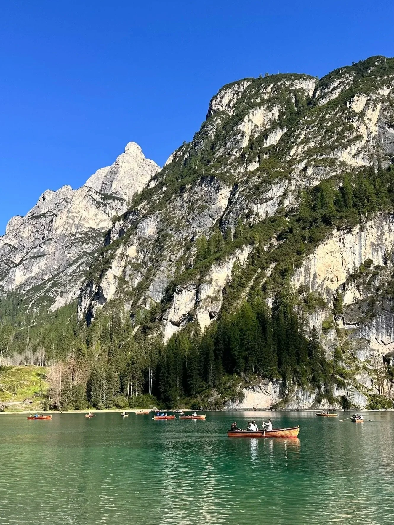 wander-senses-lago-di-braies-dolomites-italy.jpg