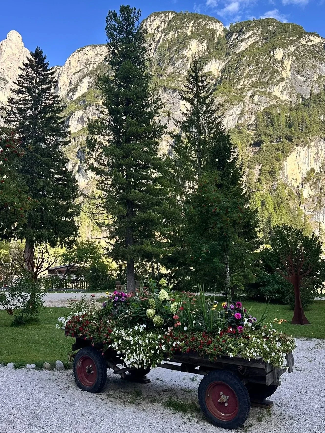 wander-senses-lago-di-braies-dolomites-italy.jpg