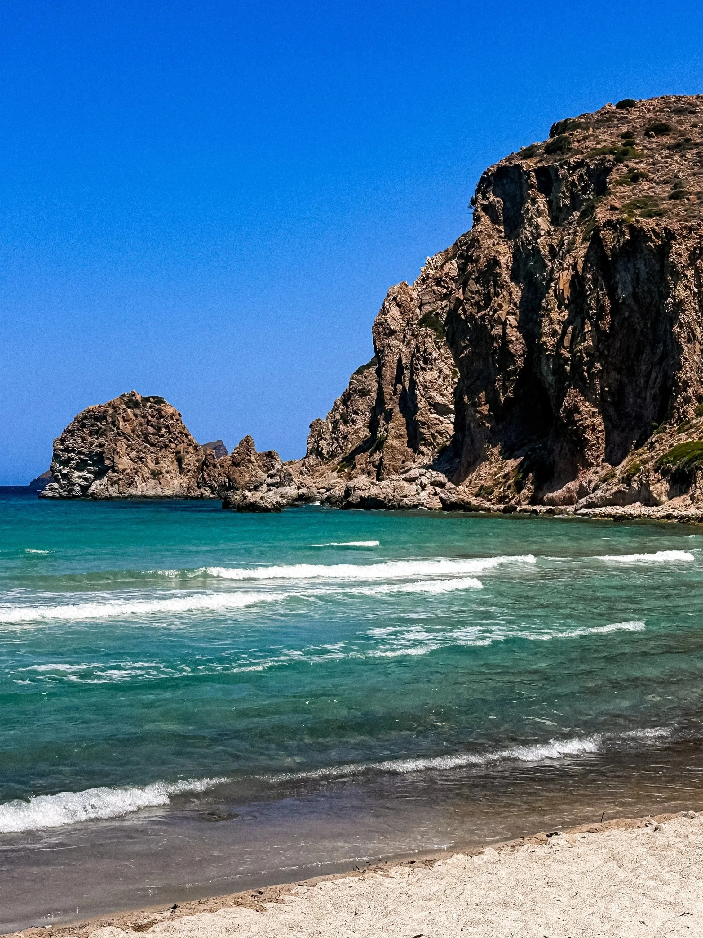 wander-senses-milos-plathiena-beach-01.jpg