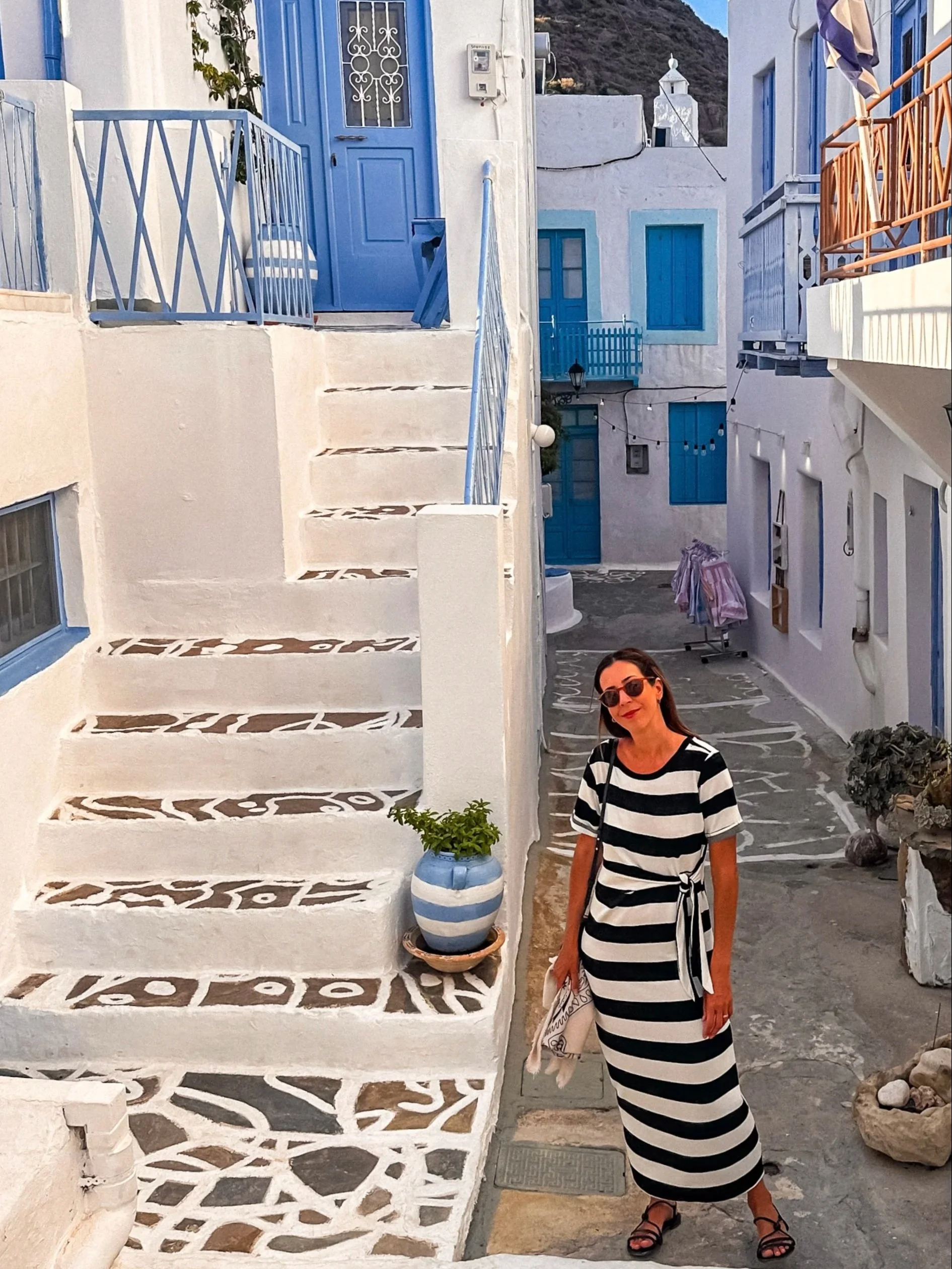 wander-senses-milos-plaka-white-and-blue-houses.jpg