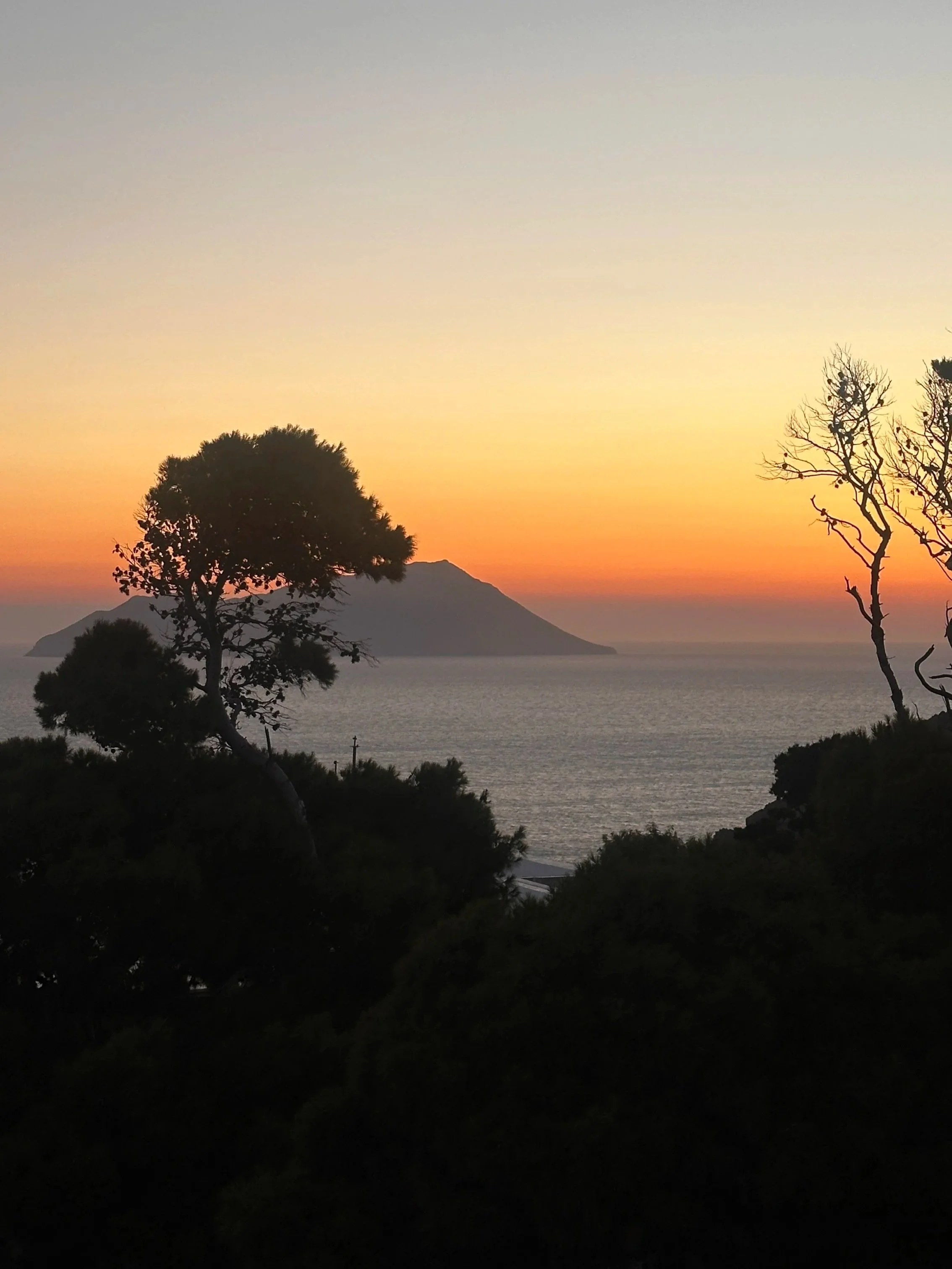 wander-senses-milos-plaka-village-sunset-02.jpg