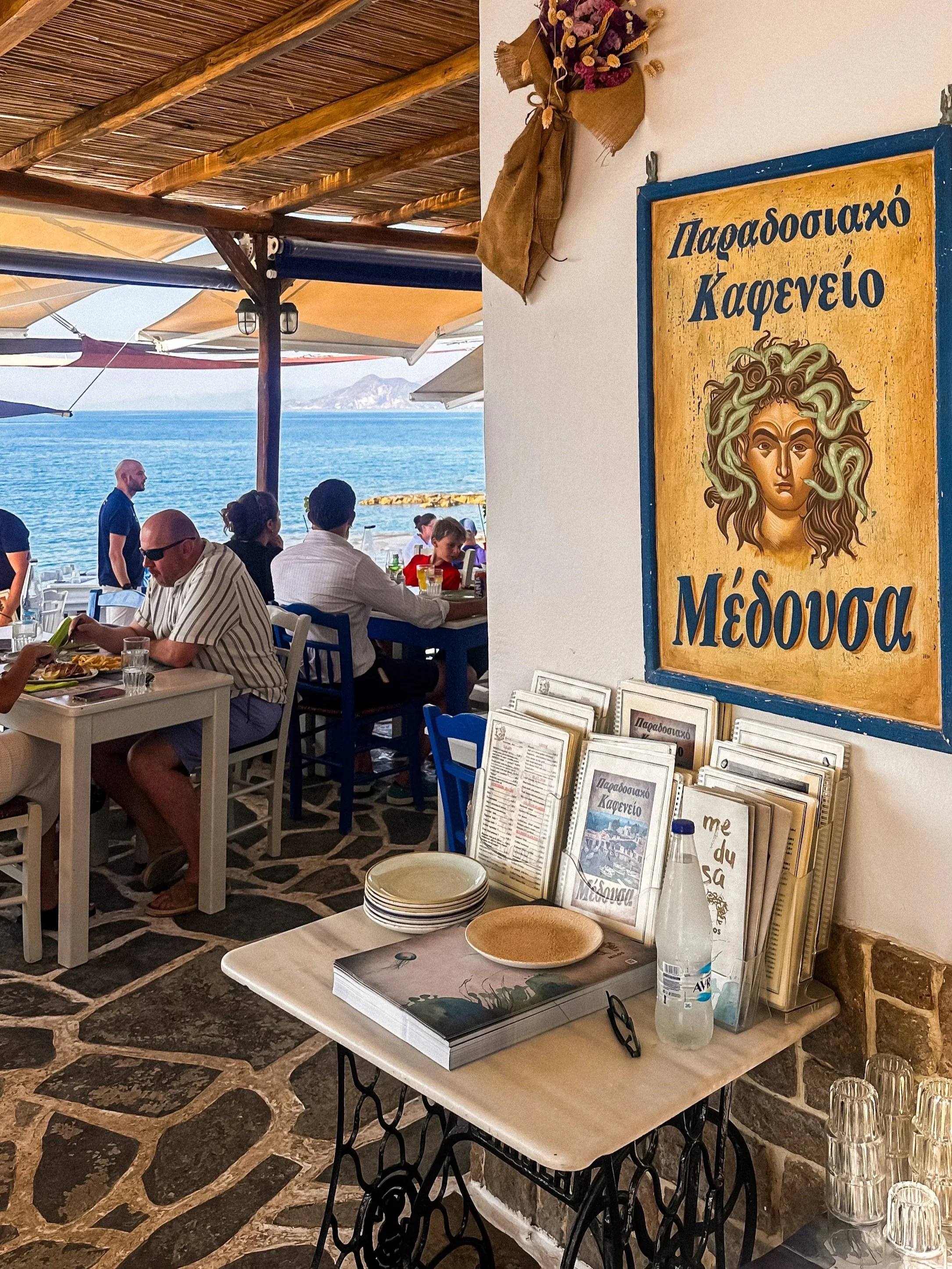 wander-senses-milos-mandrakia-medusa-restaurant.jpg