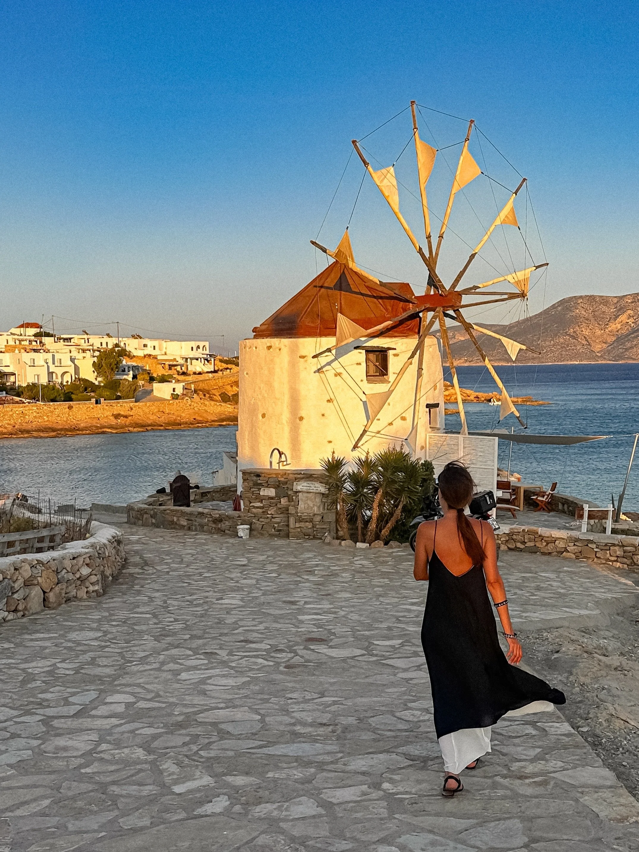 One of my favorite moments in Koufonisia is always the end of the day.

Walking near the old windmills, the light slowly changing, almost no noise except the sea and the wind. Everything is calm in a way that&rsquo;s hard to explain.

Then dinner by 