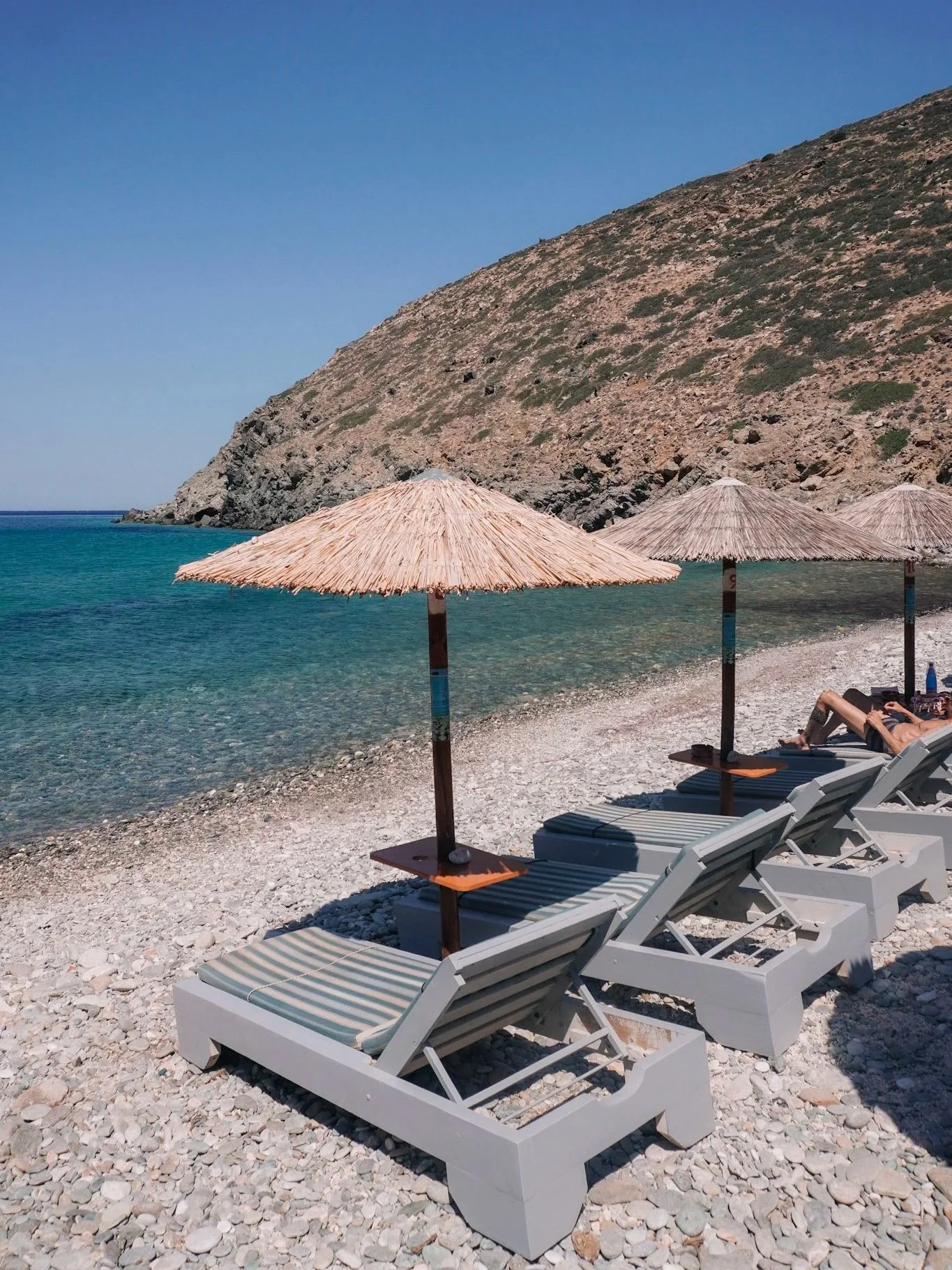 wander-senses-sifnos-vroulidia-beach-sunbed.jpg