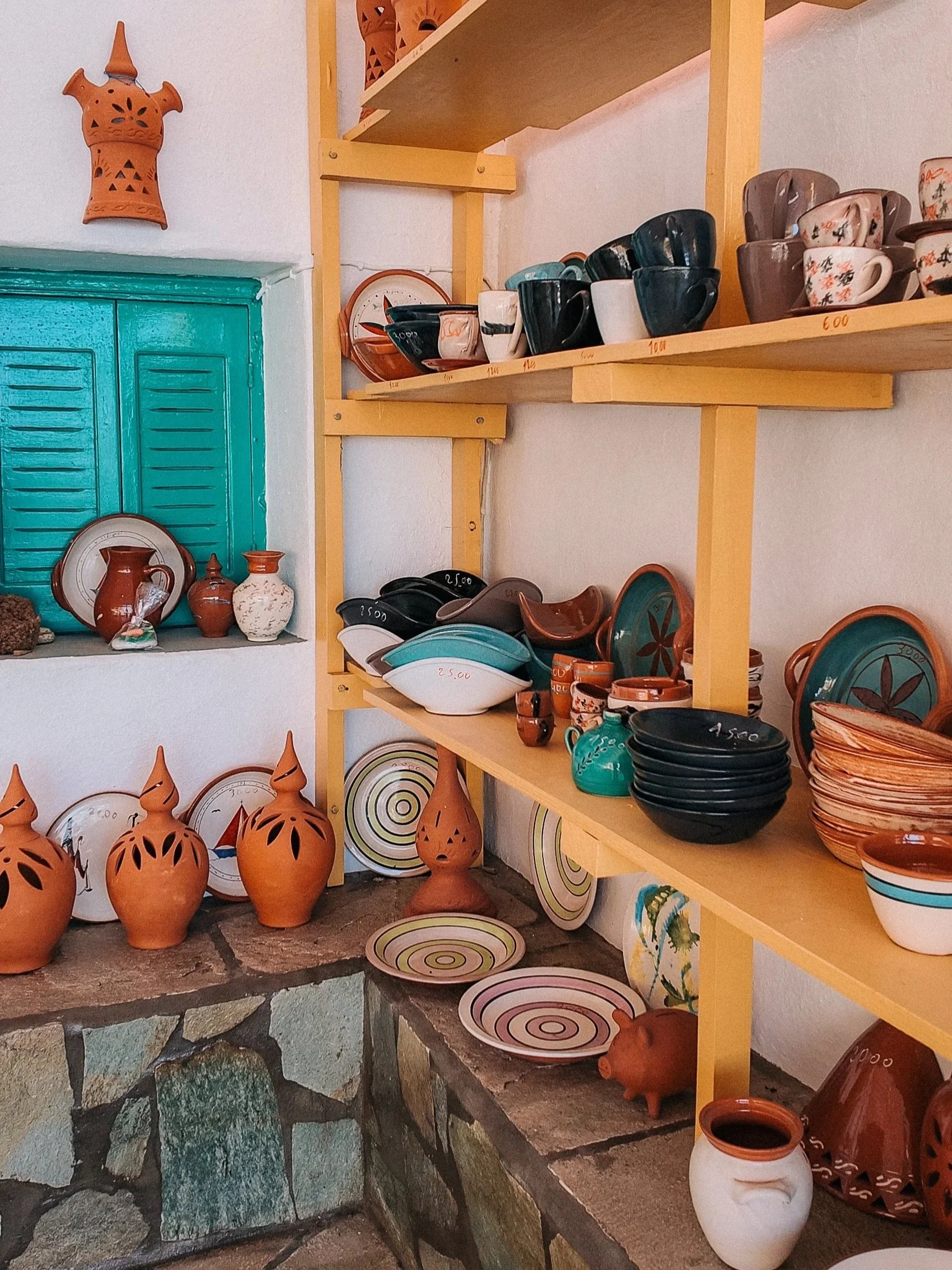 wander-senses-sifnos-handmade-ceramics.jpg