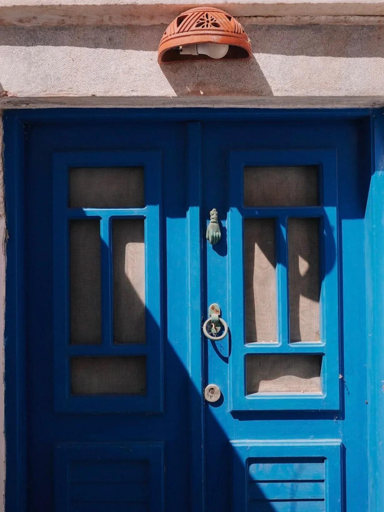 wander-senses-sifnos-kastro-blue-door.jpg