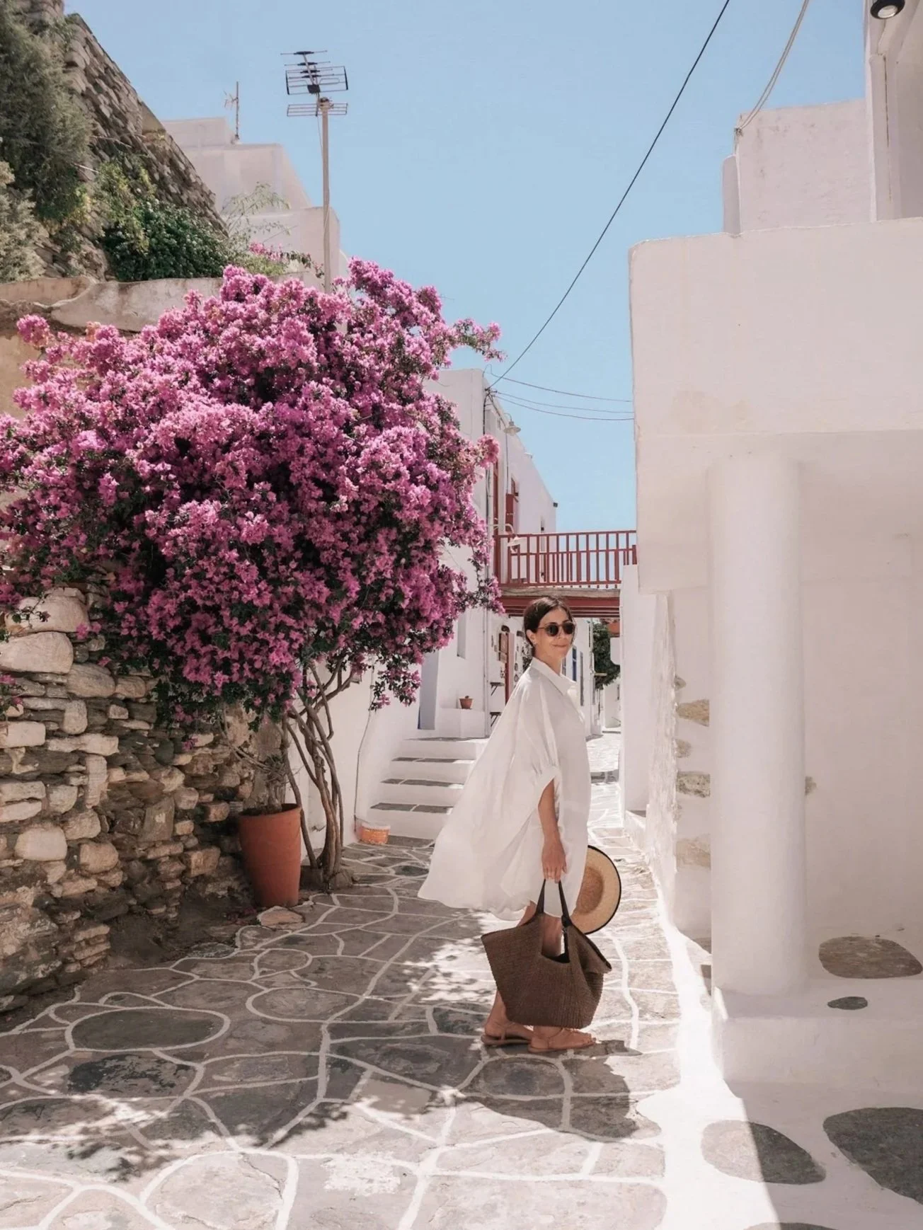 wander-senses-sifnos-kastro-bougainvillea.jpg