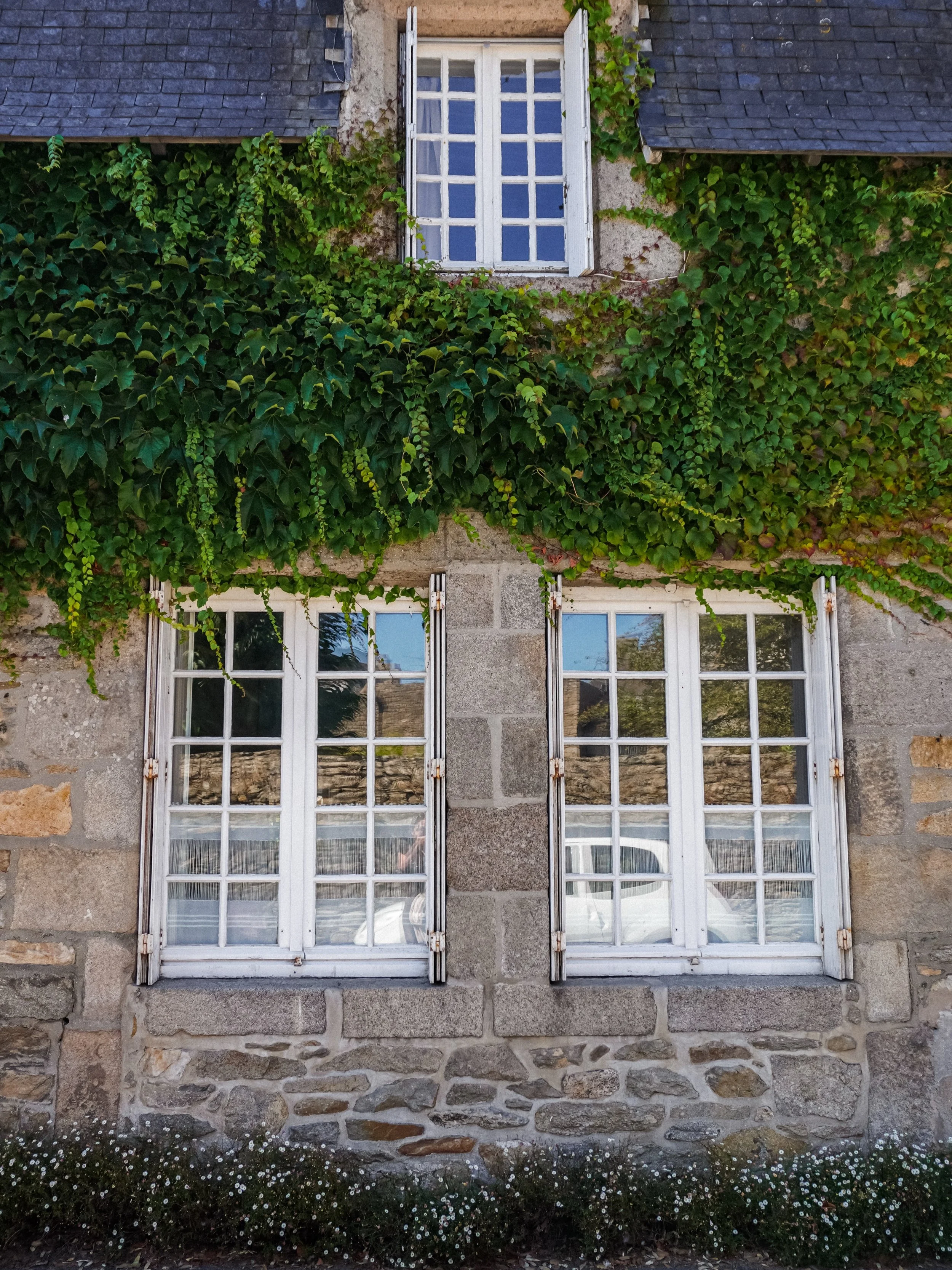 Stone houses, sandy beaches, incredible seafood and a very famous pink onion. Roscoff packs quite a lot into a small Breton town.

Set on the northern coast of Finist&egrave;re, Roscoff grew around its harbour and still has a strong connection to the