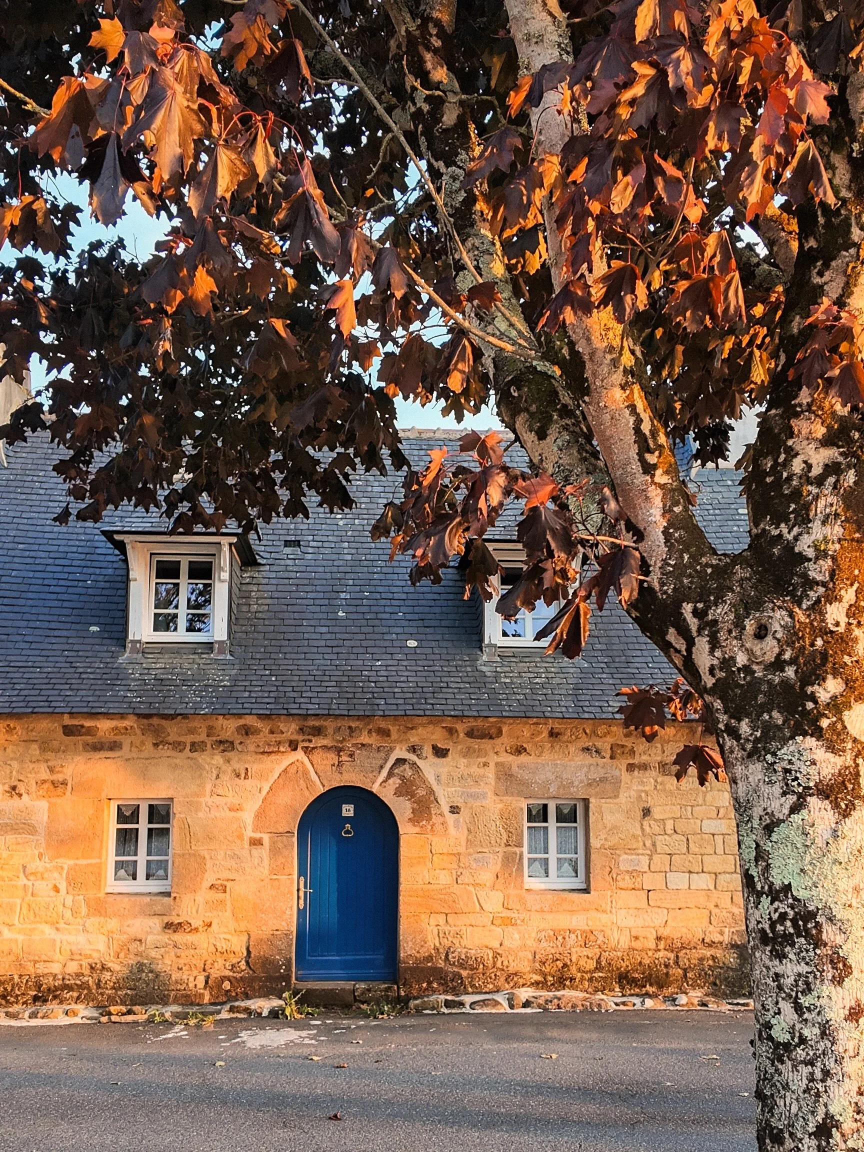 A little glimpse of Brittany, through the moments in between.

We spent our late summer, road-tripping through Brittany, and what I loved most was how much the landscape changed from one place to the next.

Wild coastlines scattered with enormous gra