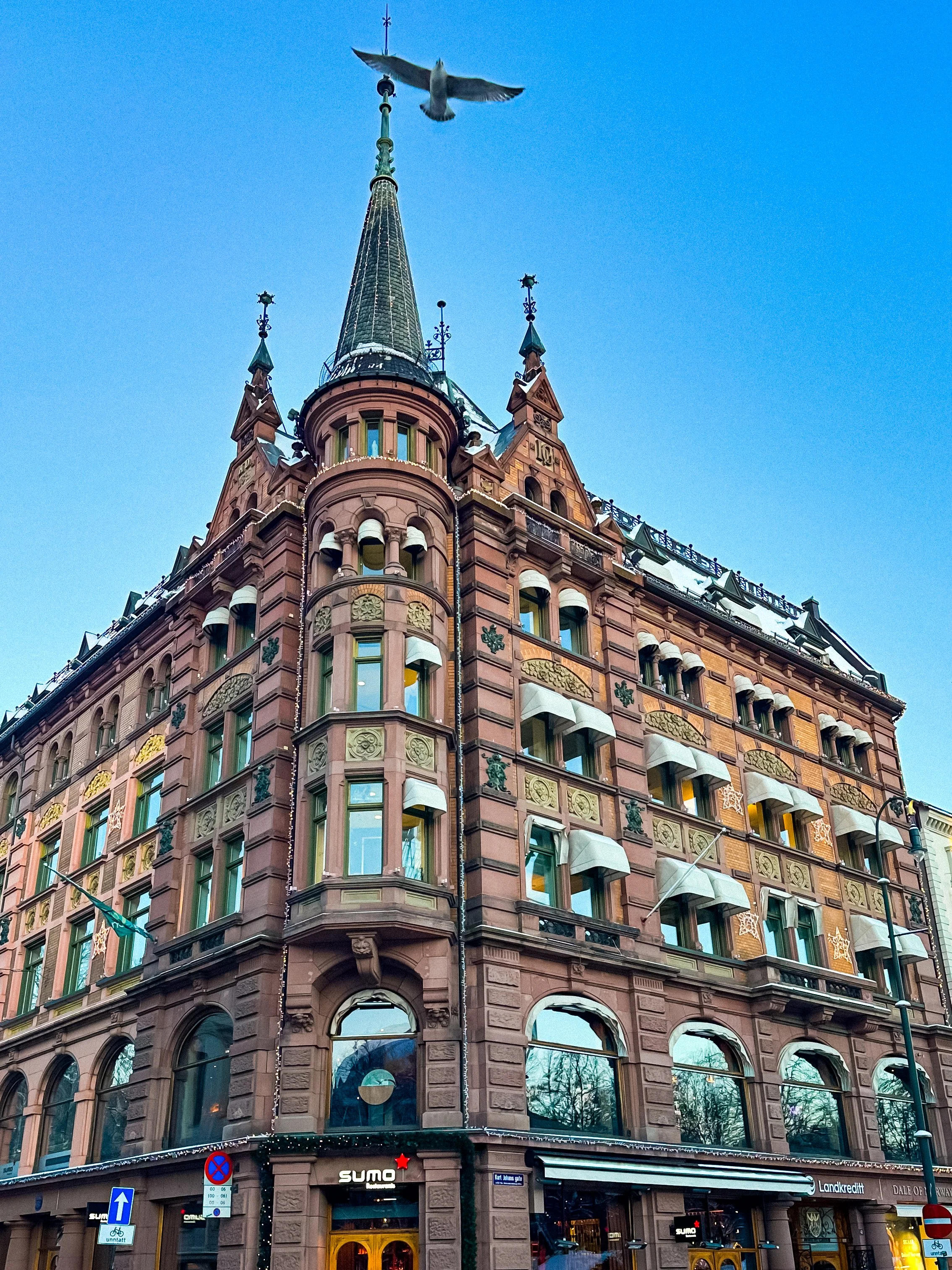wander-senses-norway-oslo-city-center-buildings-of-bricks.jpg
