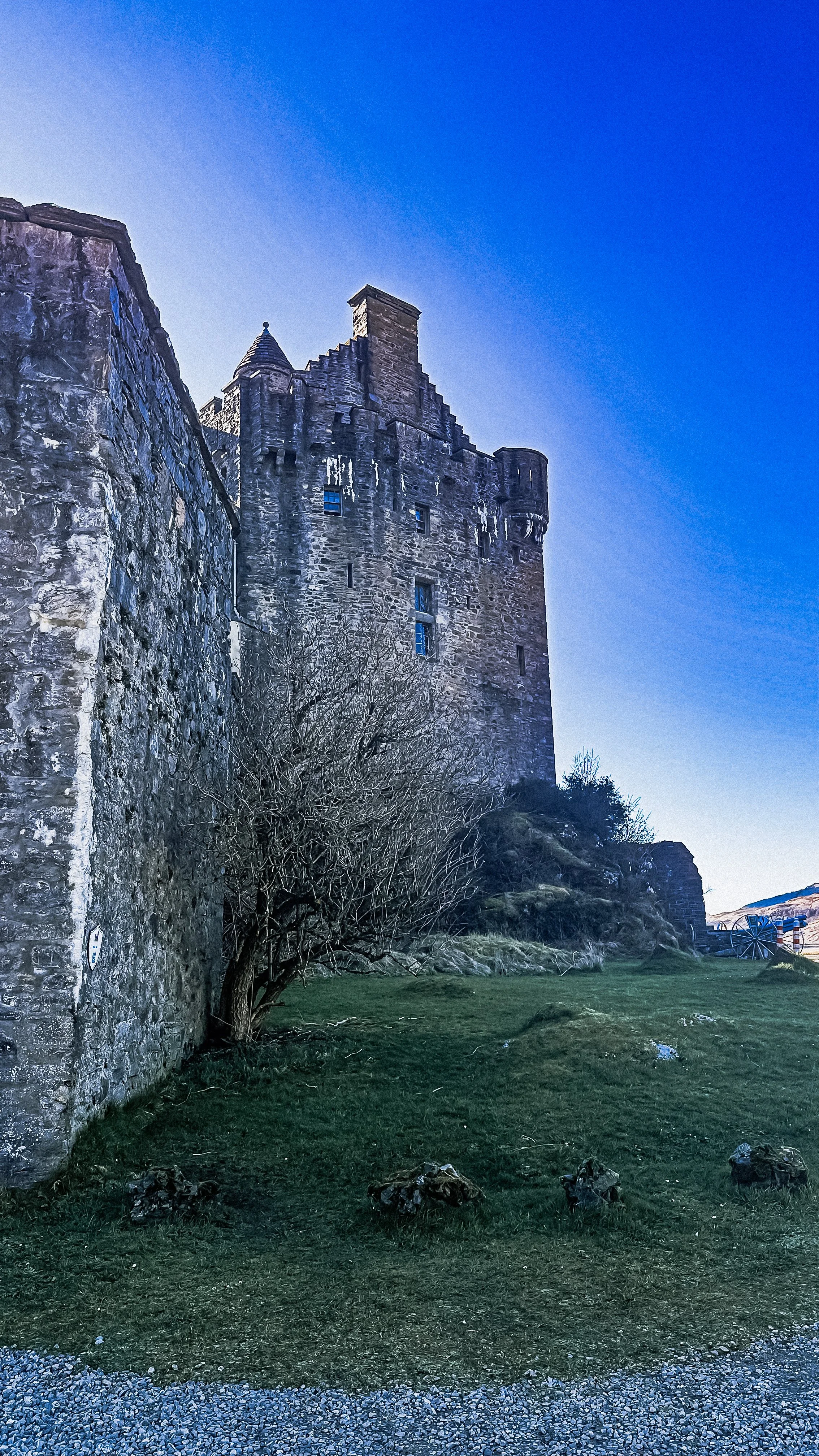 wander-senses-eilean-donan-castle-exterior-highlands-scotland.jpg