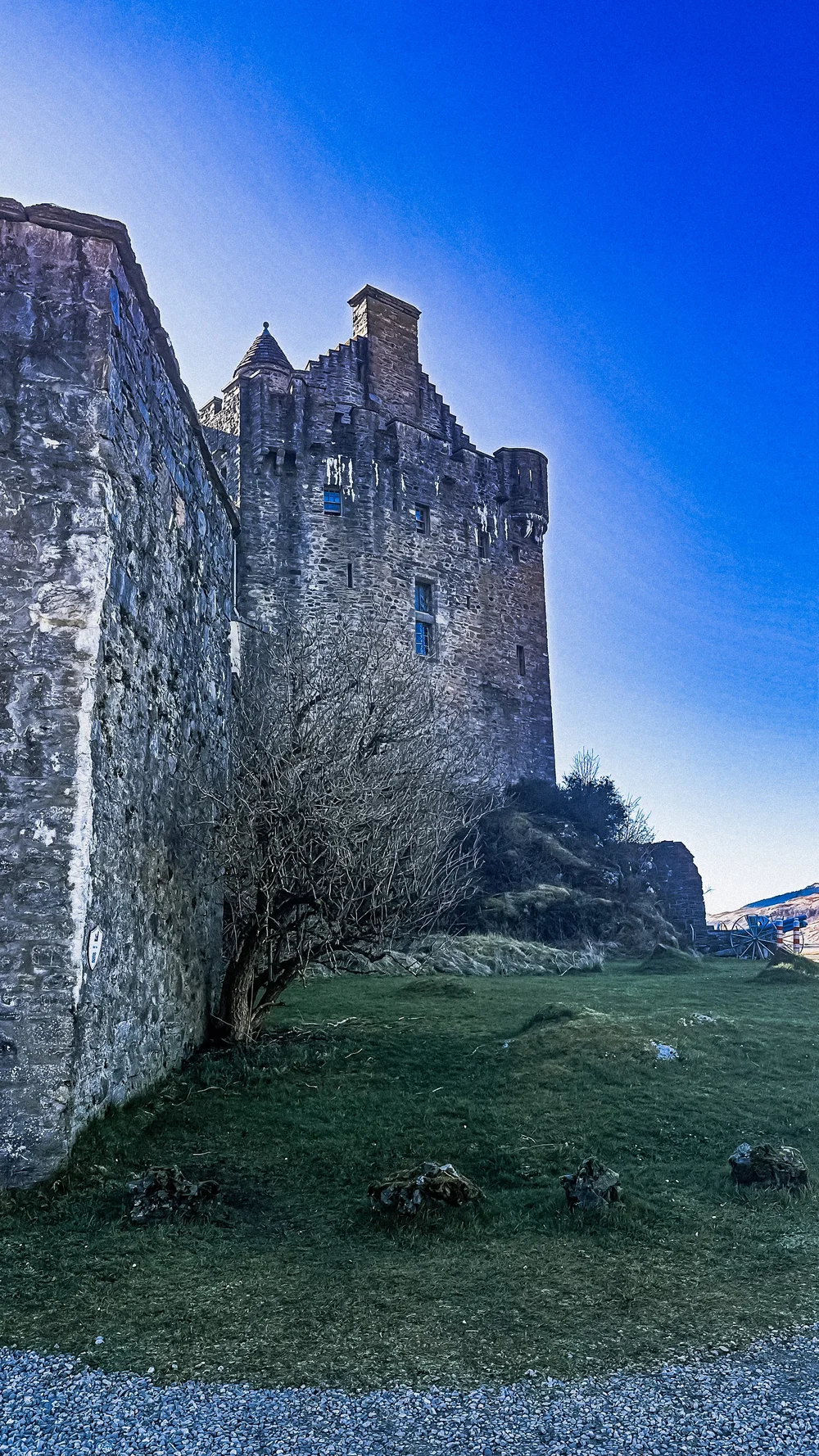wander-senses-eilean-donan-castle-exterior-highlands-scotland.jpg