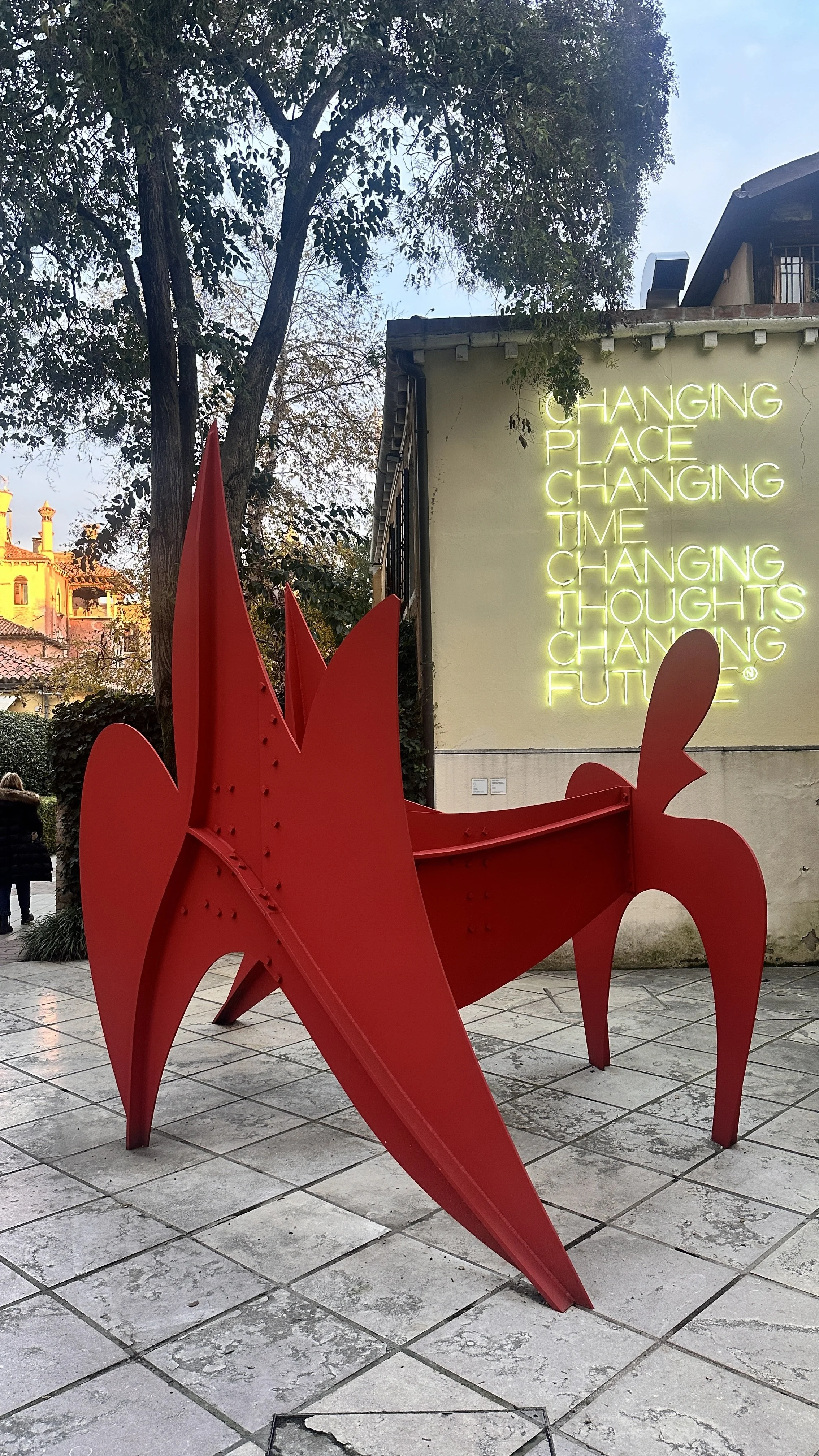 Peggy Guggenheim Collection, Calder sculpture