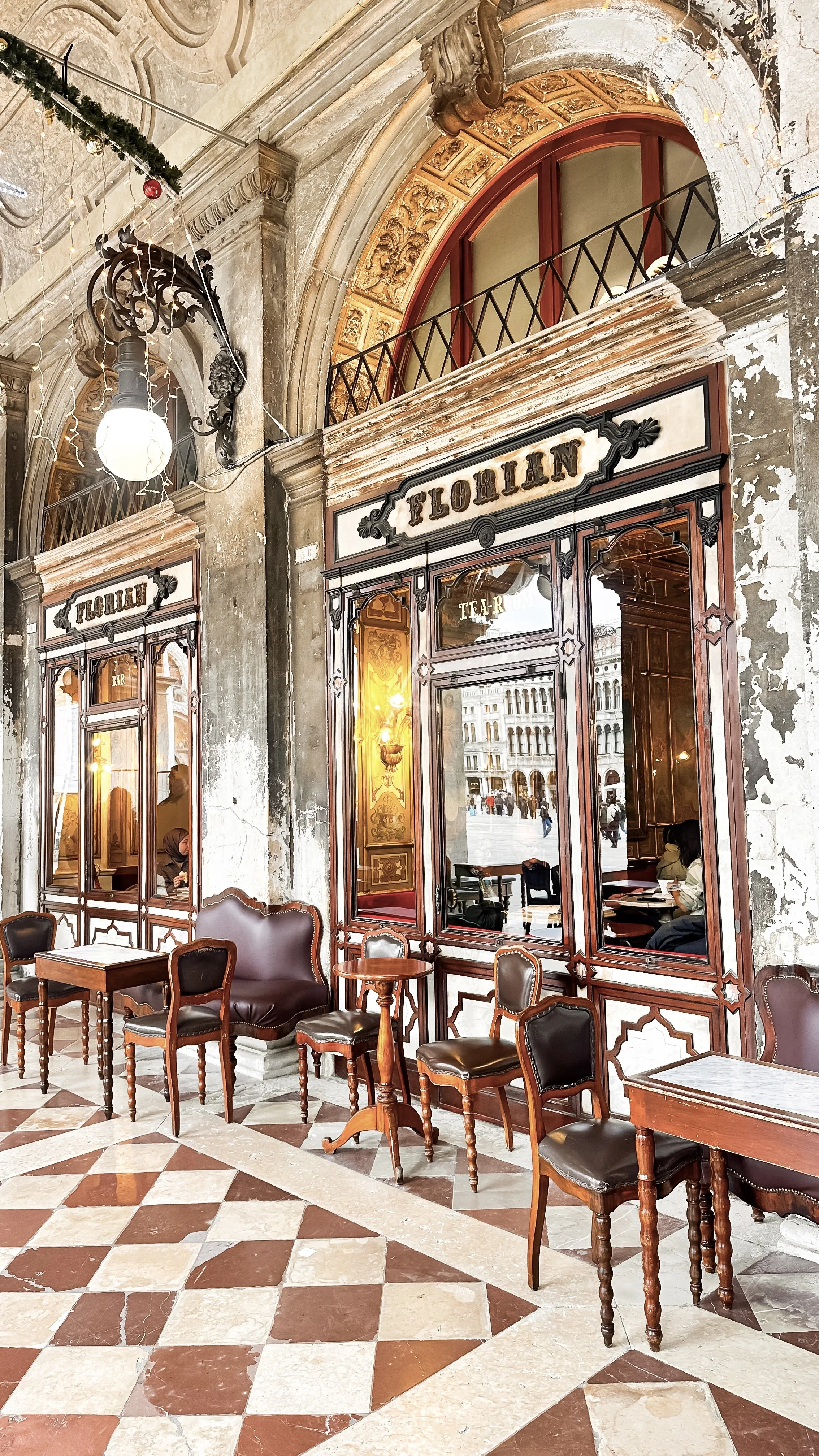 wander-senses-cafe-florian-facade-venice.JPEG