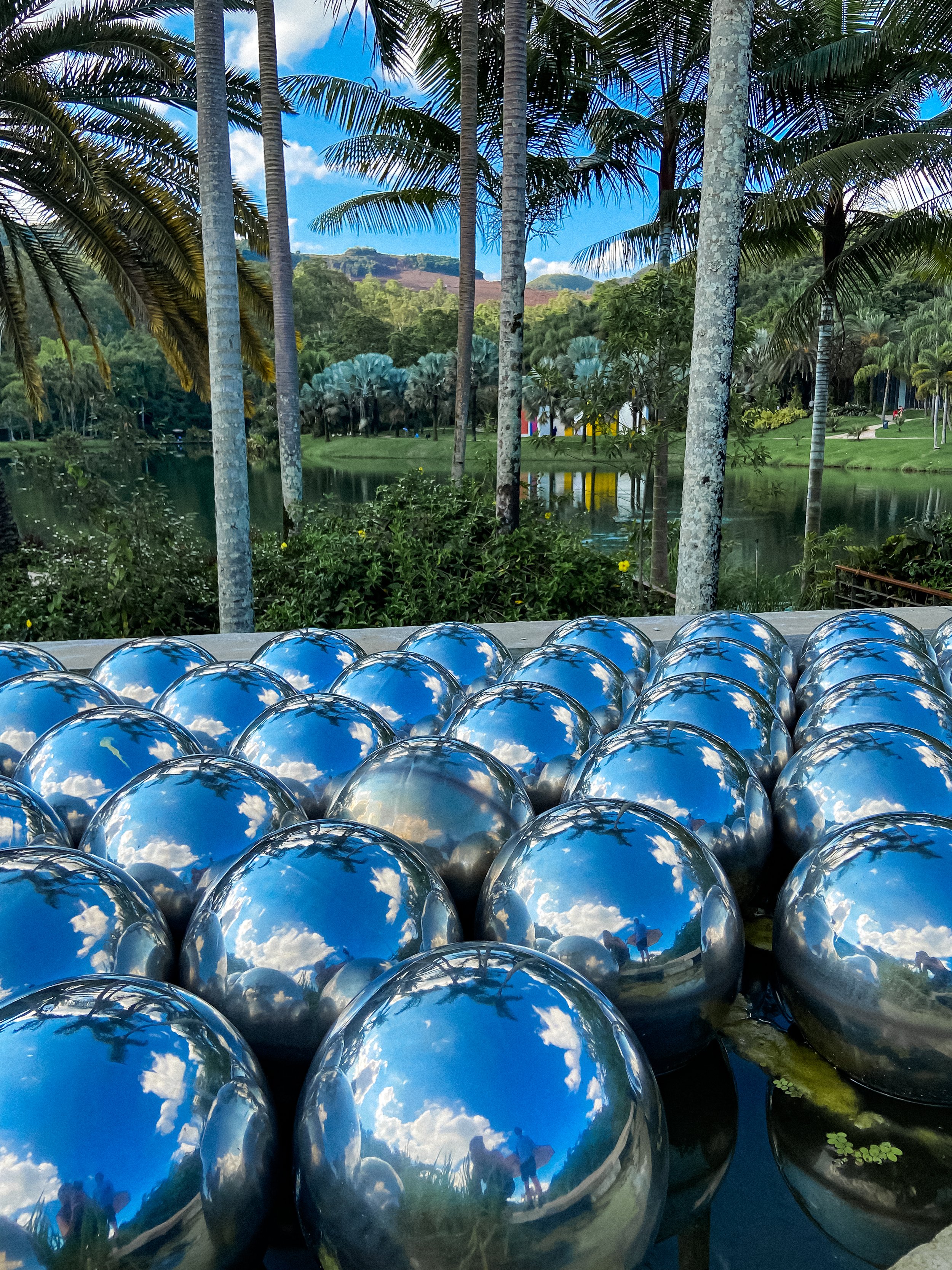 wander-senses-travel-inhotim-brazil-yayoi-kusama-narcissus-garden-silver-balls.jpg