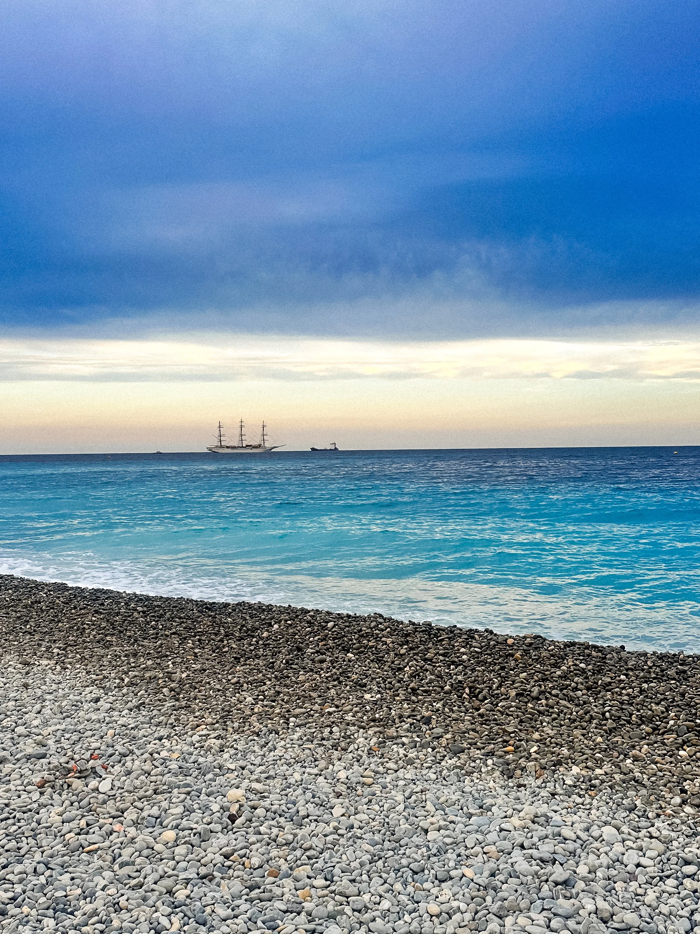 wander-senses-cote-dazur-nice-sail-boat-and-storm.jpg